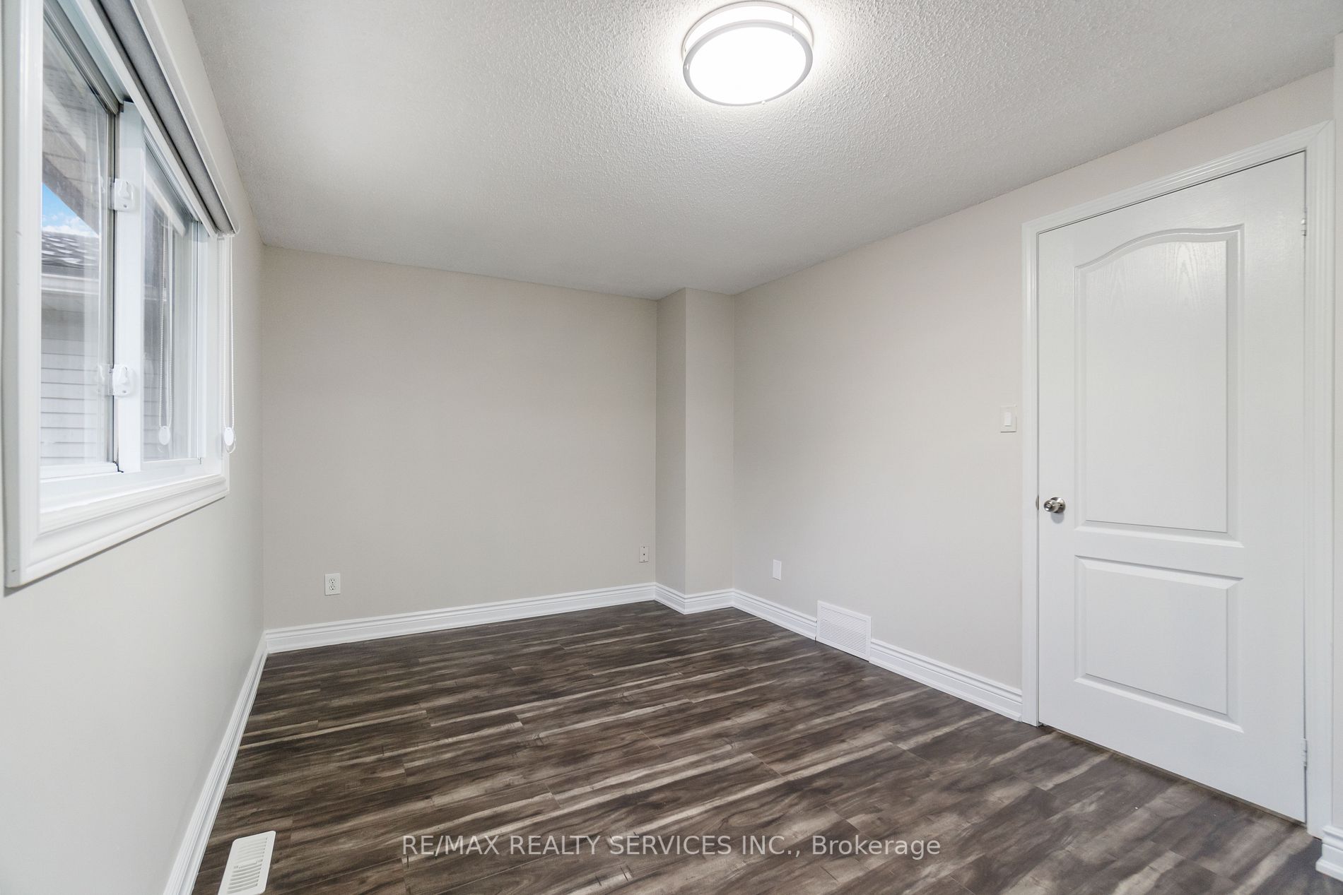 142 Cornerbrook Crescent
