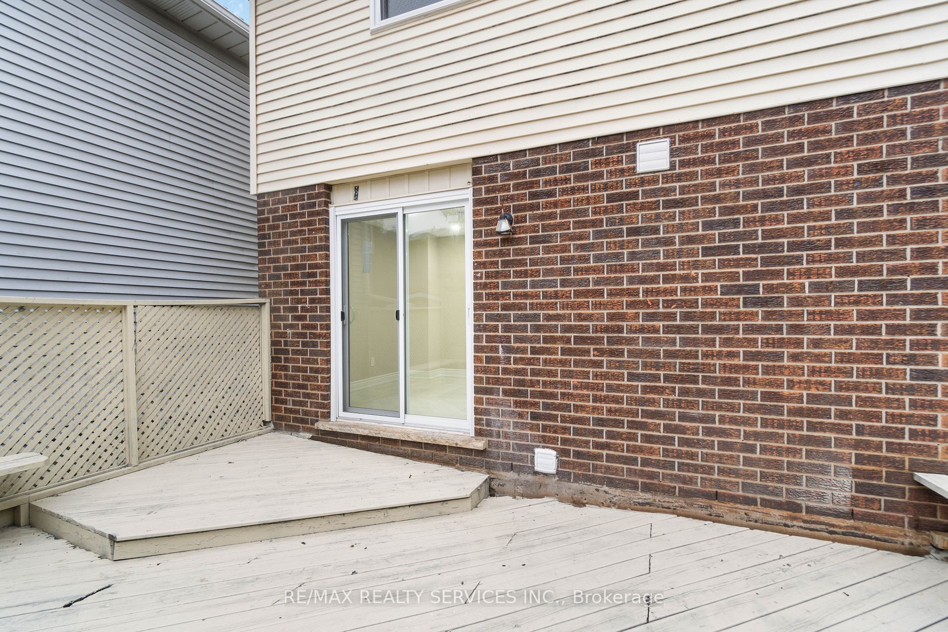 142 Cornerbrook Crescent
