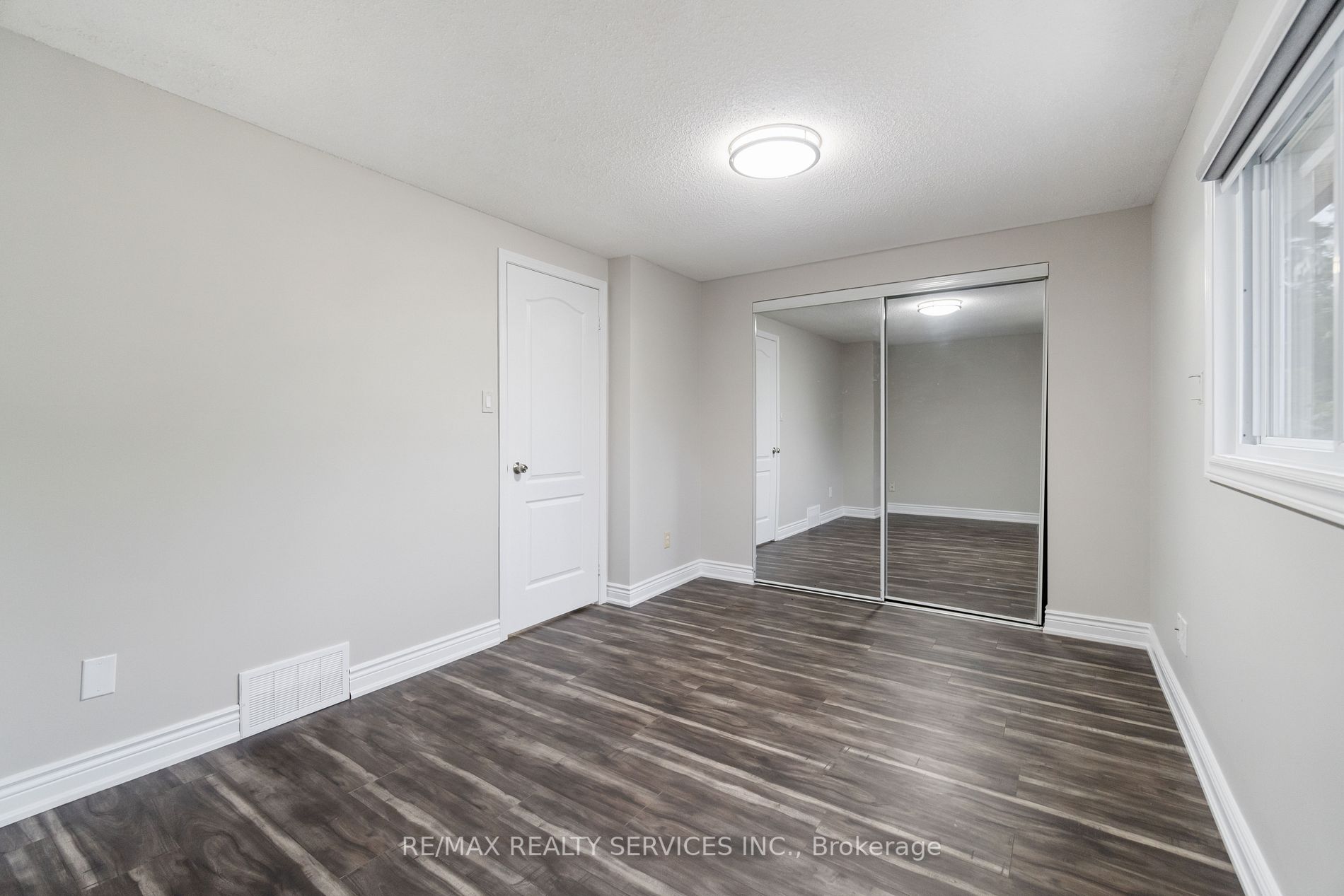 142 Cornerbrook Crescent