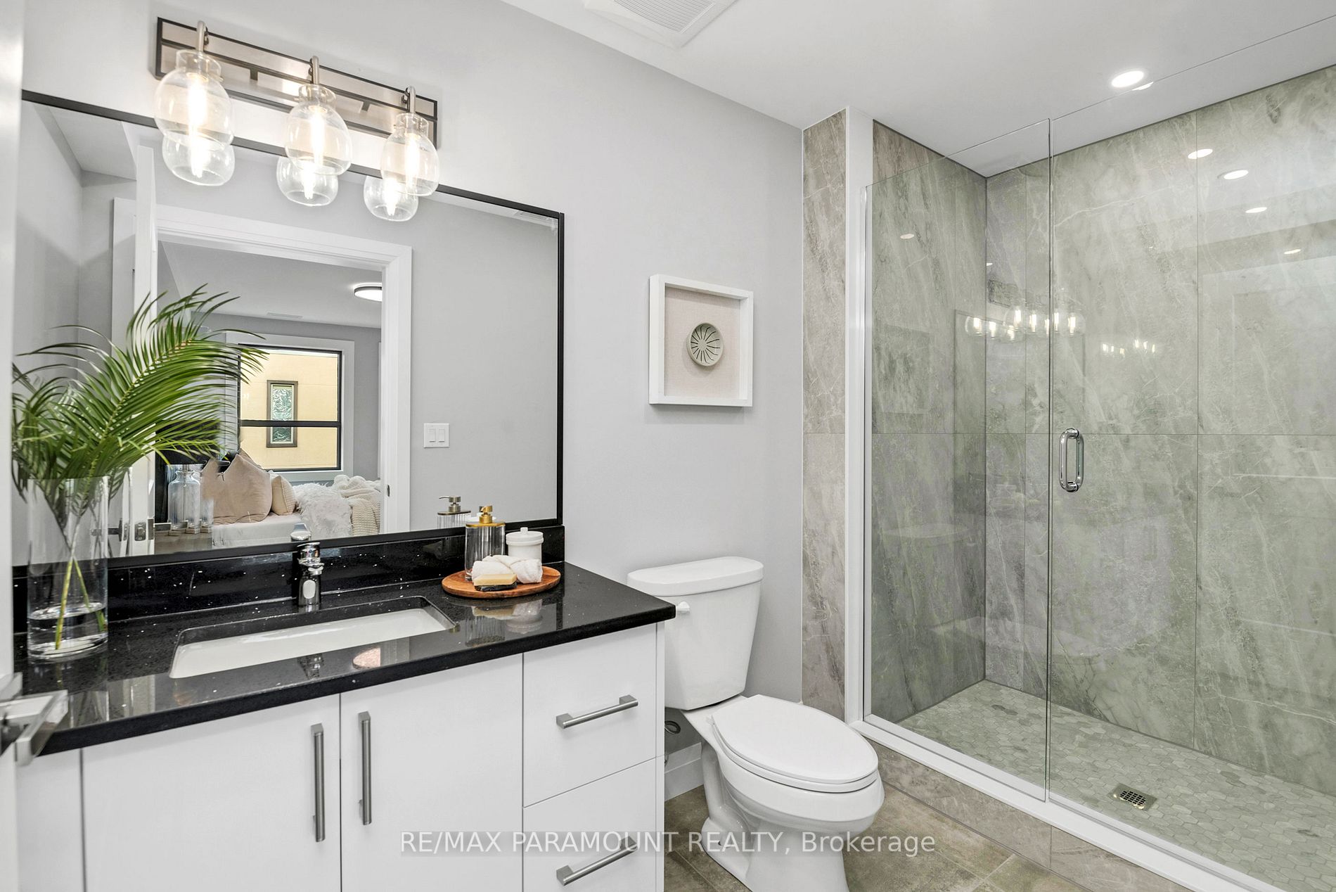 781 Erie St E, #301