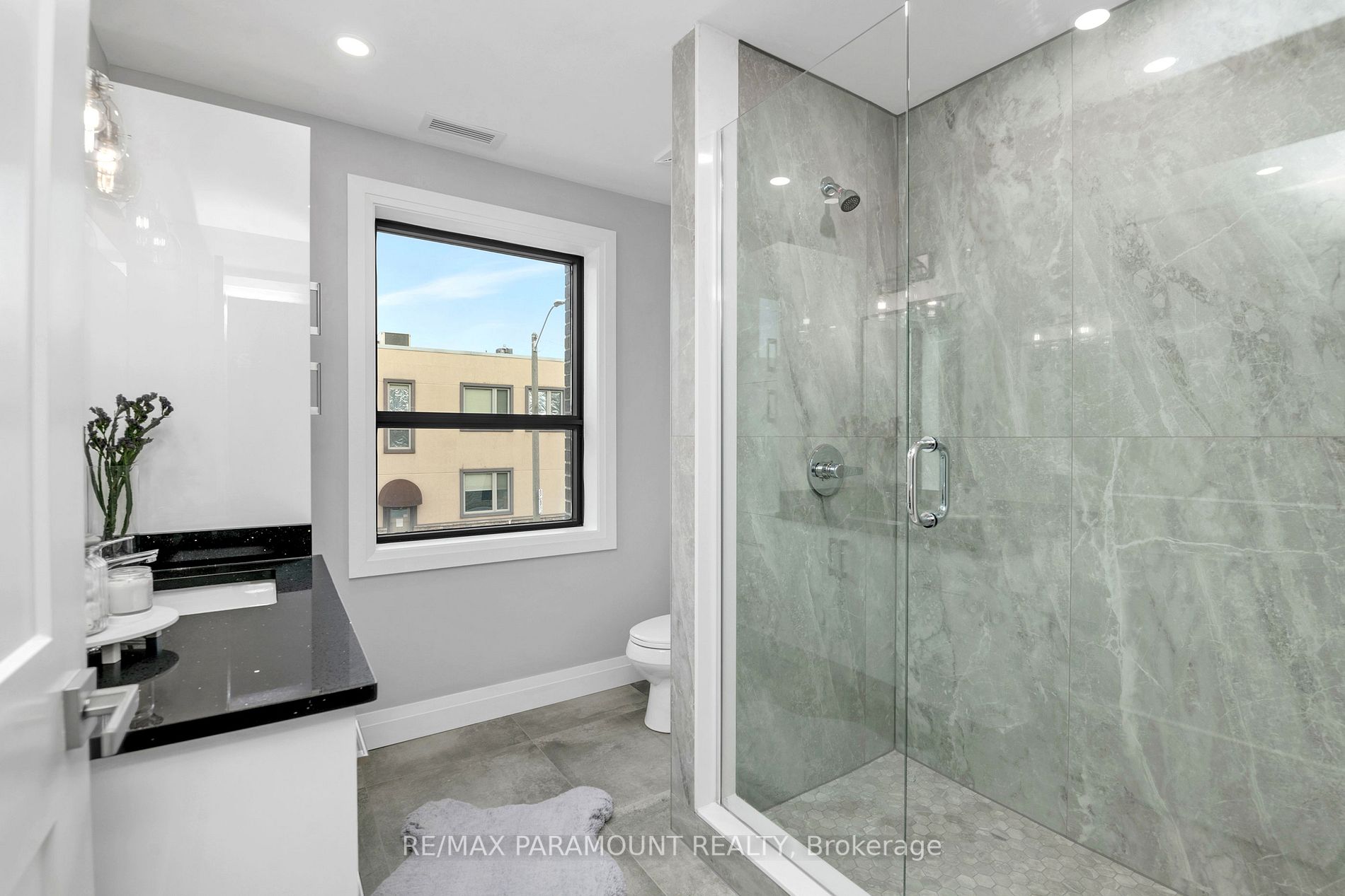 781 Erie St E, #301