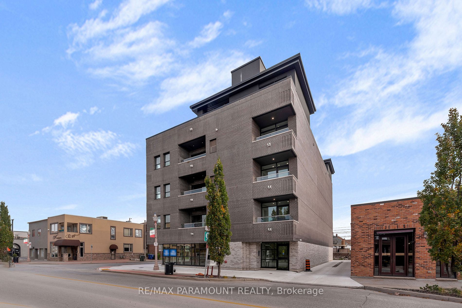 781 Erie St E, #301