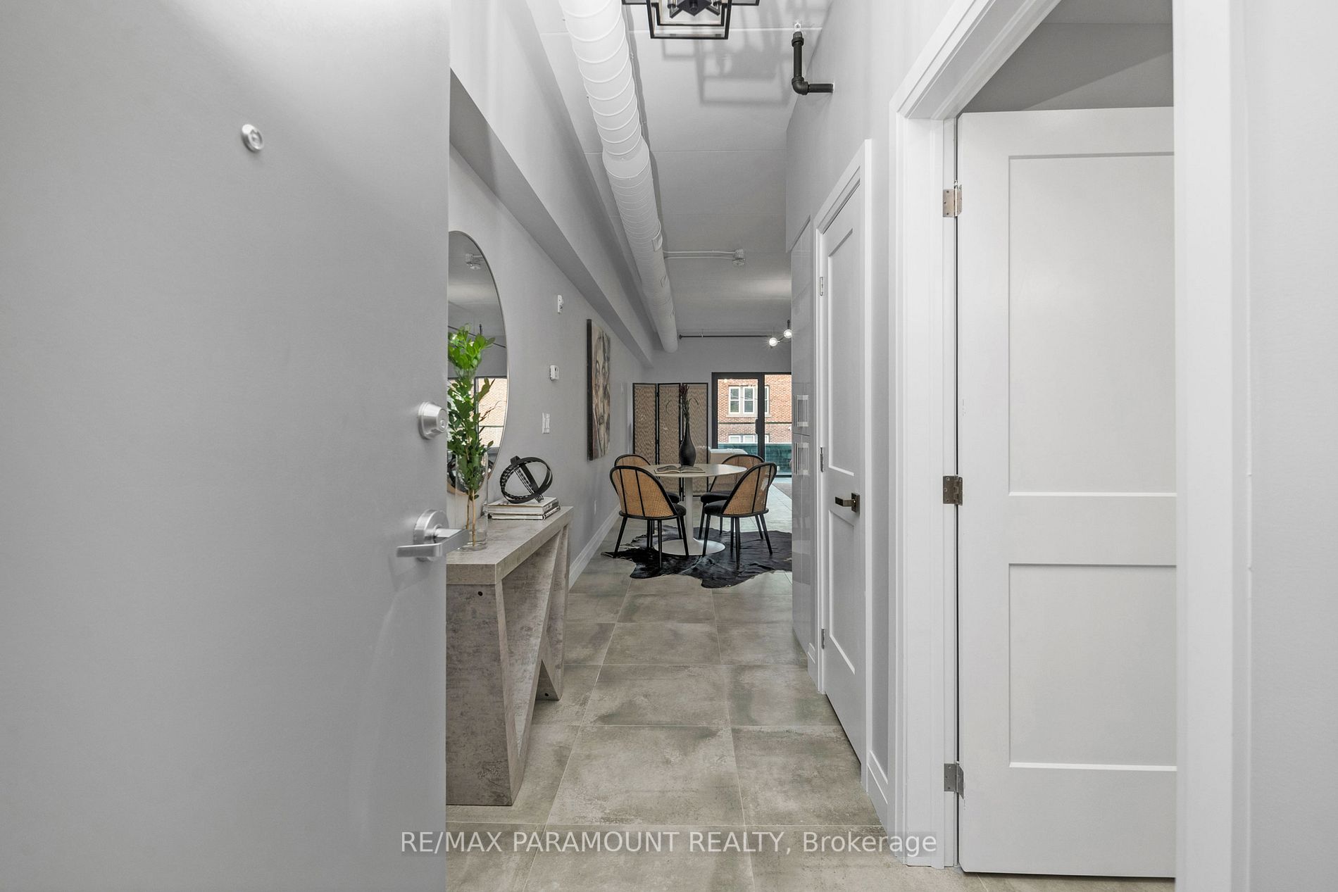 781 Erie St E, #302