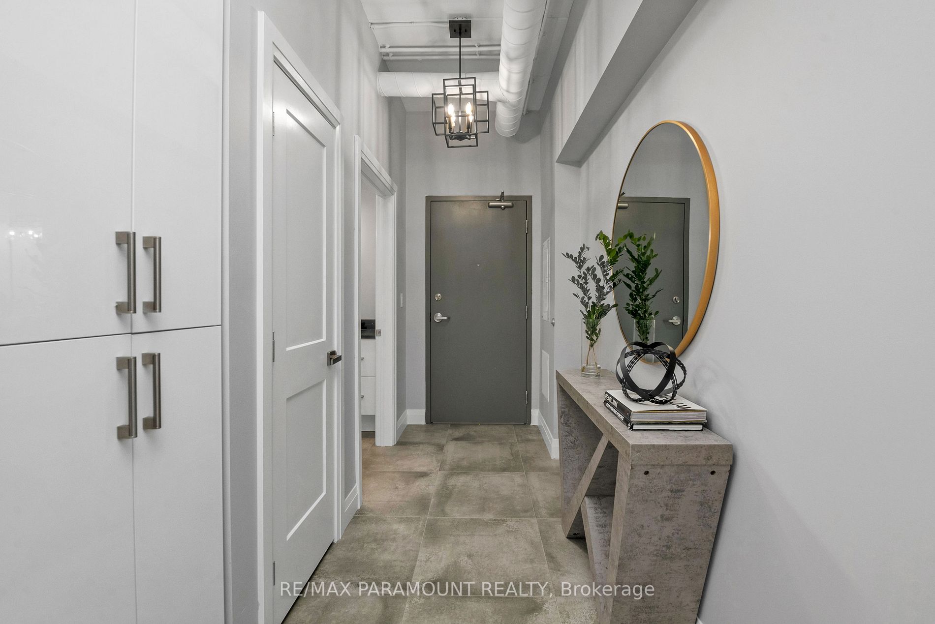 781 Erie St E, #302