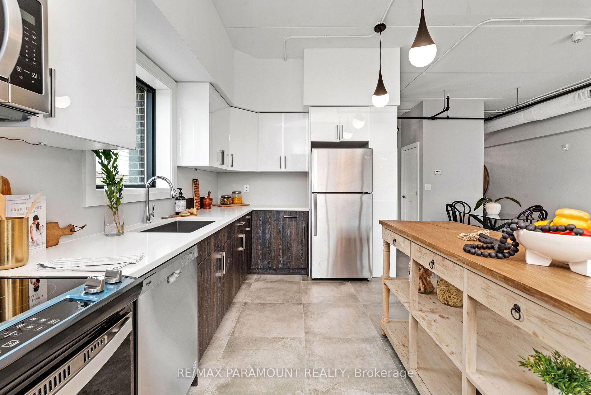 781 Erie St E, #304