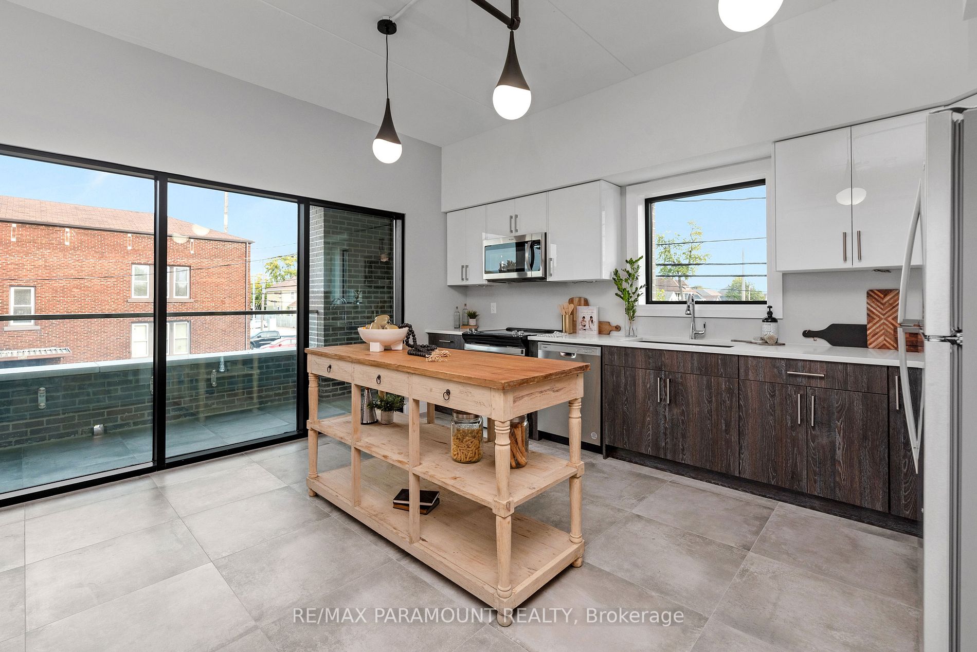 781 Erie St E, #304