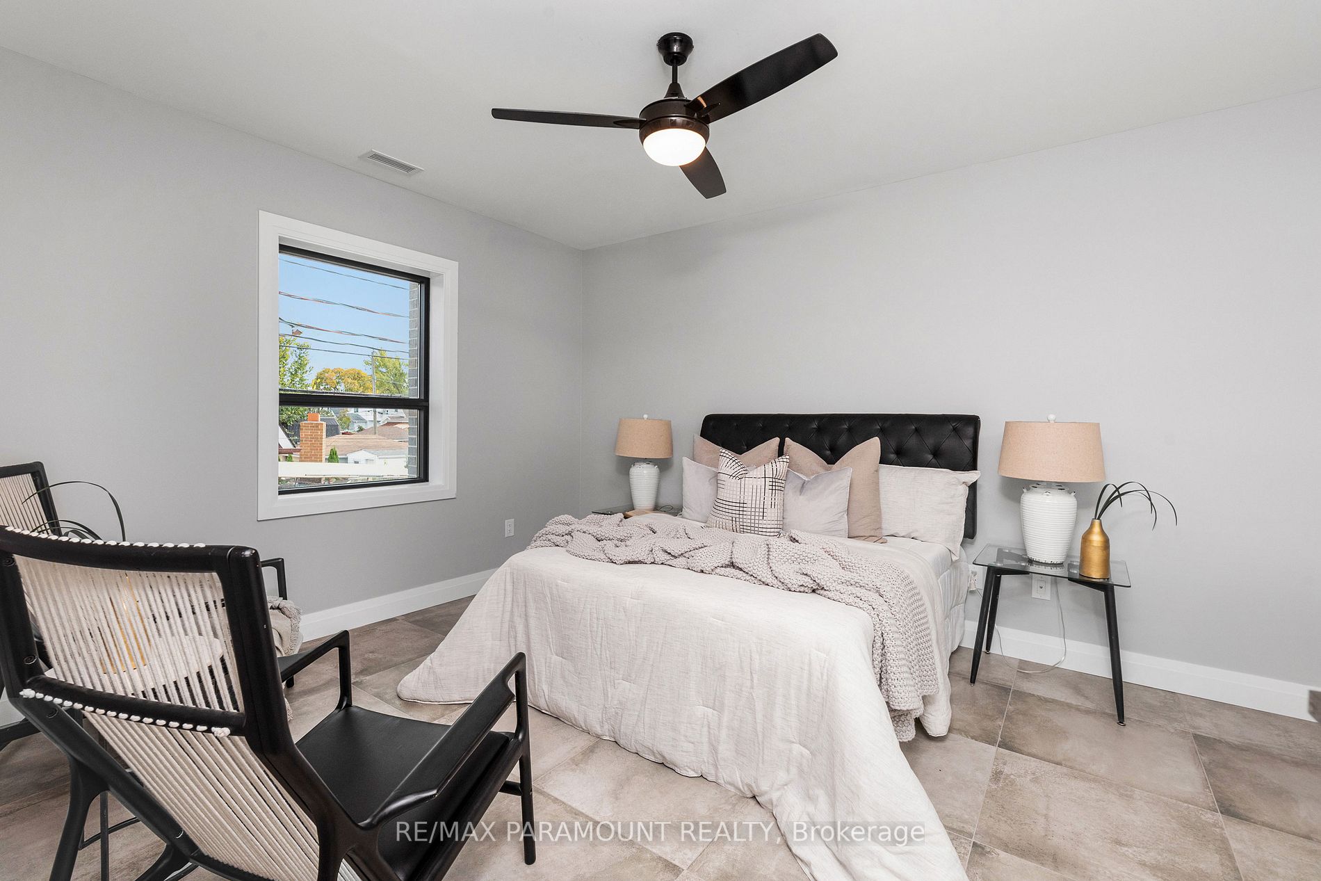 781 Erie St E, #304