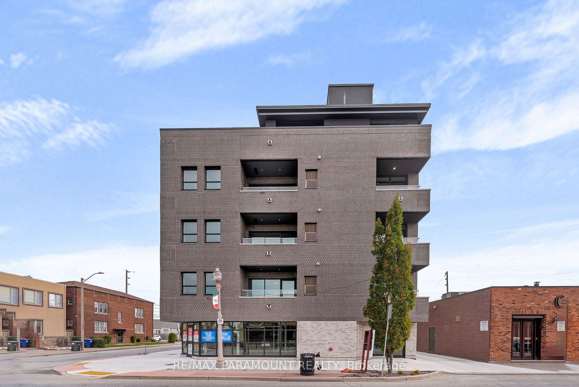 781 Erie St E, #304