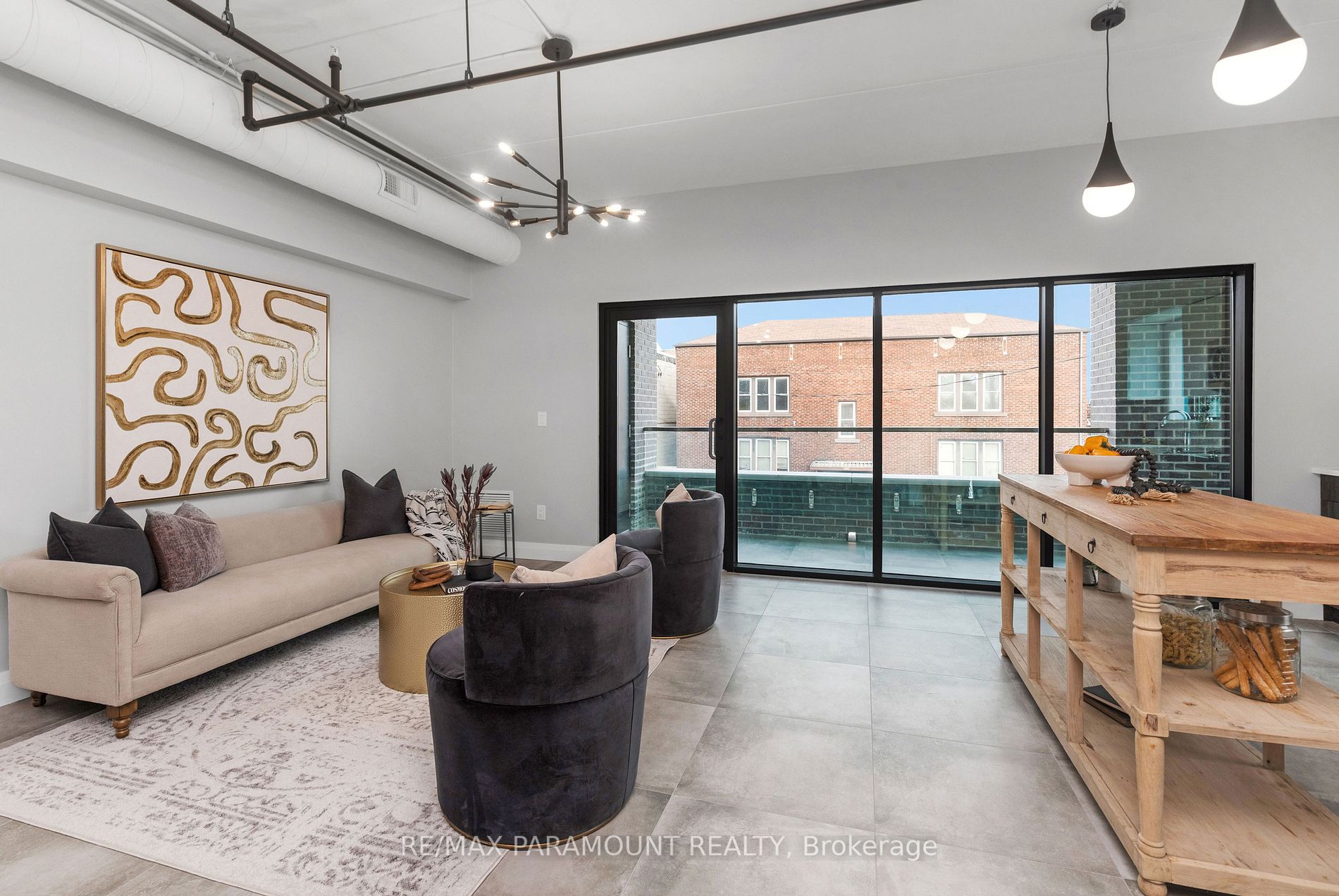 781 Erie St E, #304