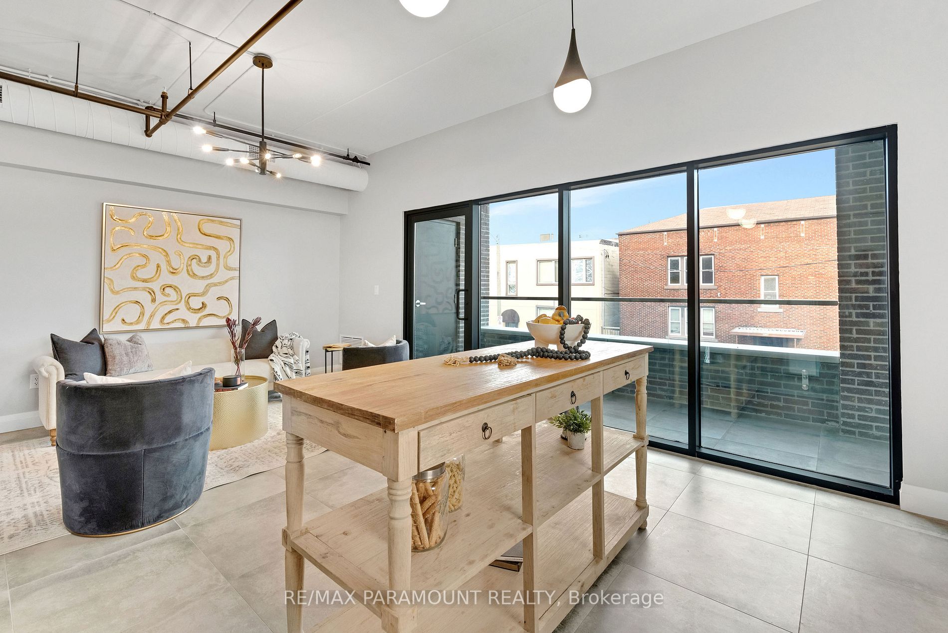 781 Erie St E, #304