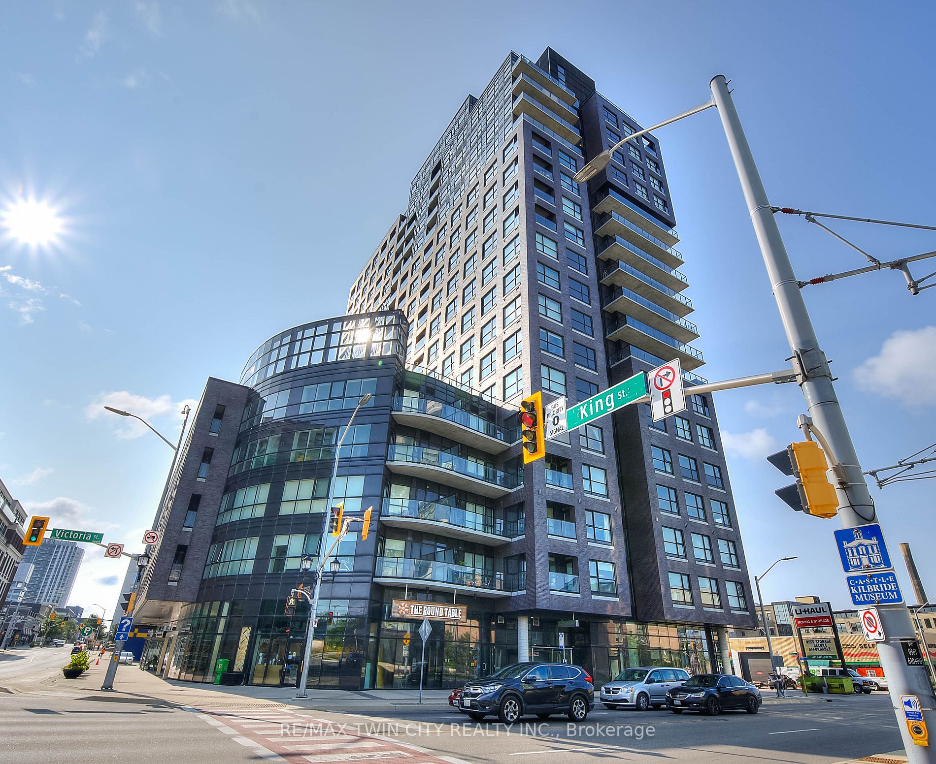 1 Victoria St S, #1806