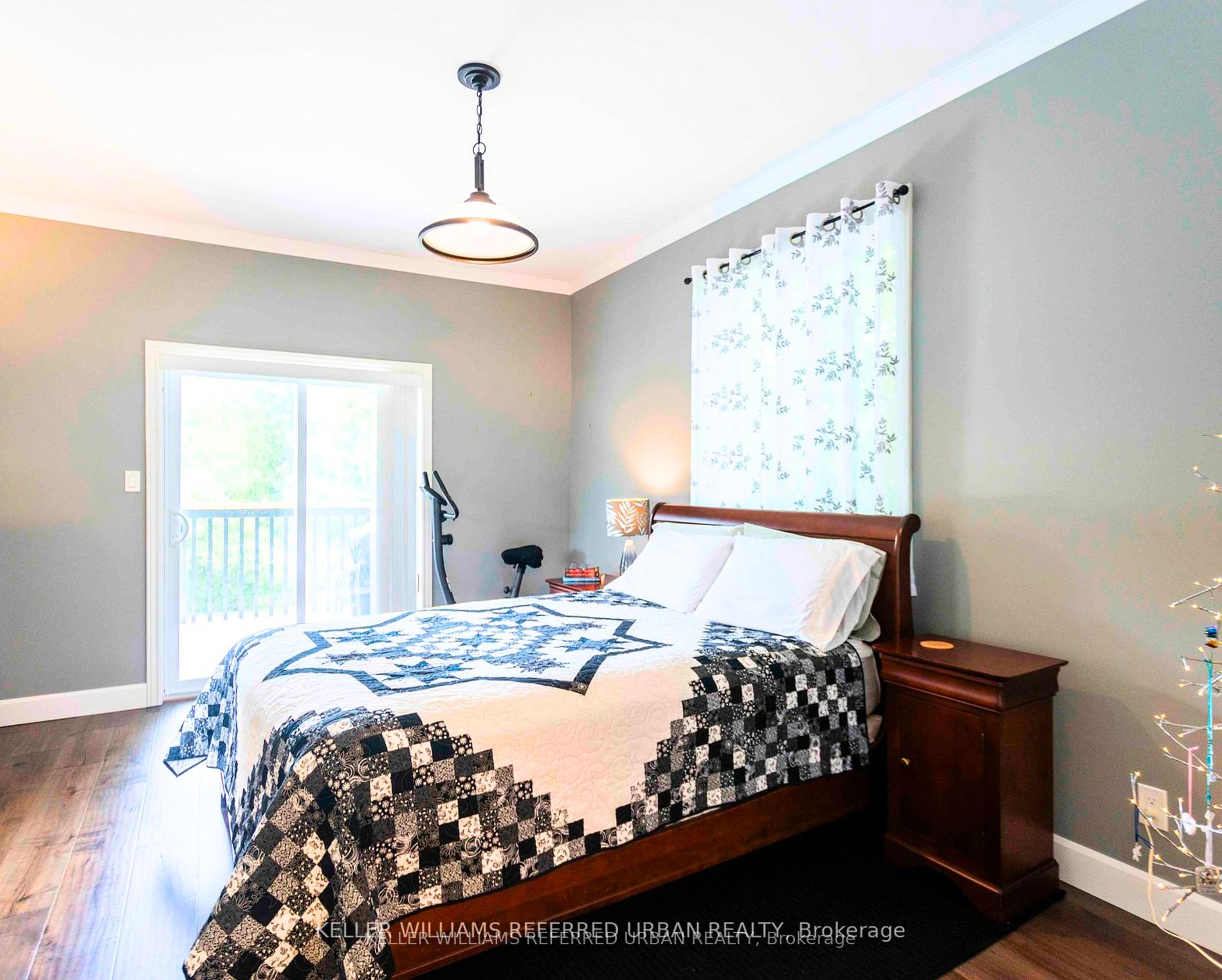 26 Elgin St S