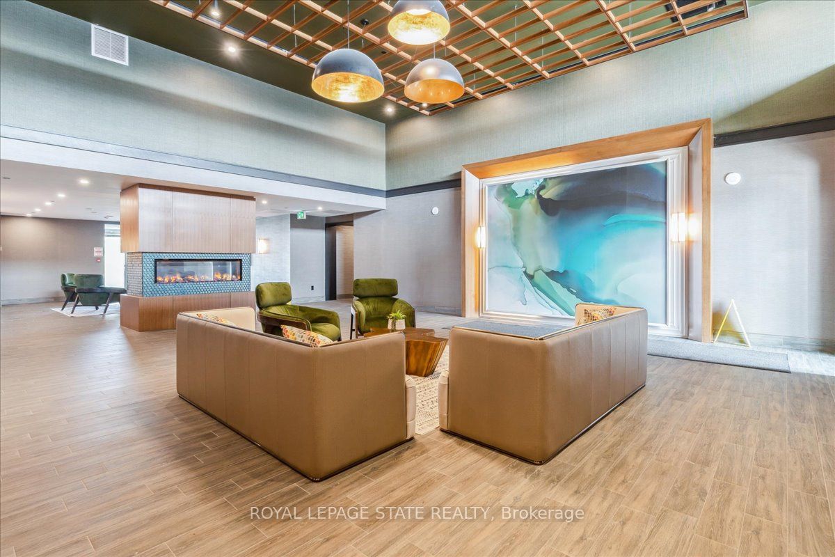 460 Dundas St E, #815