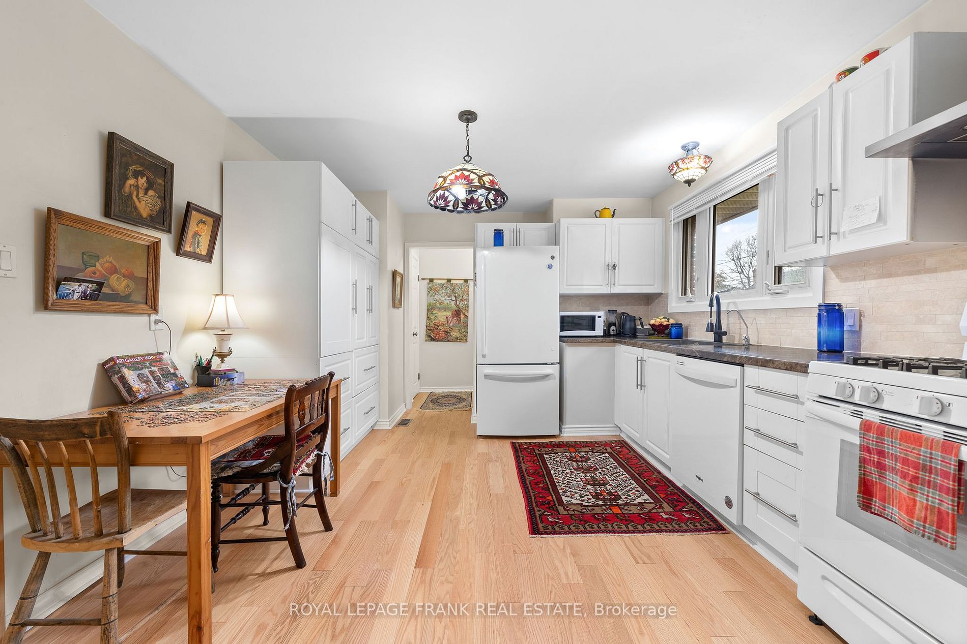 100 Colborne St W