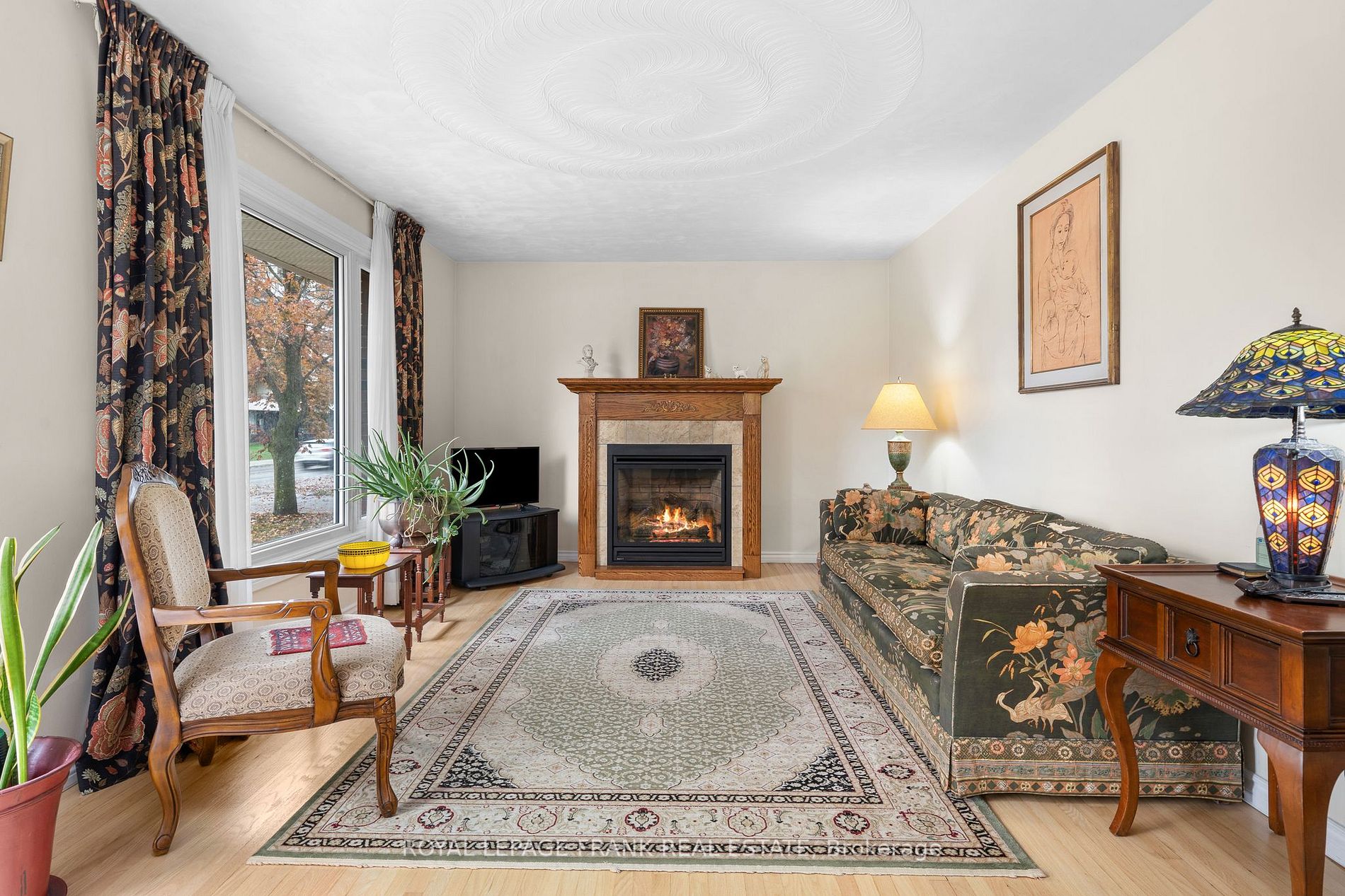 100 Colborne St W