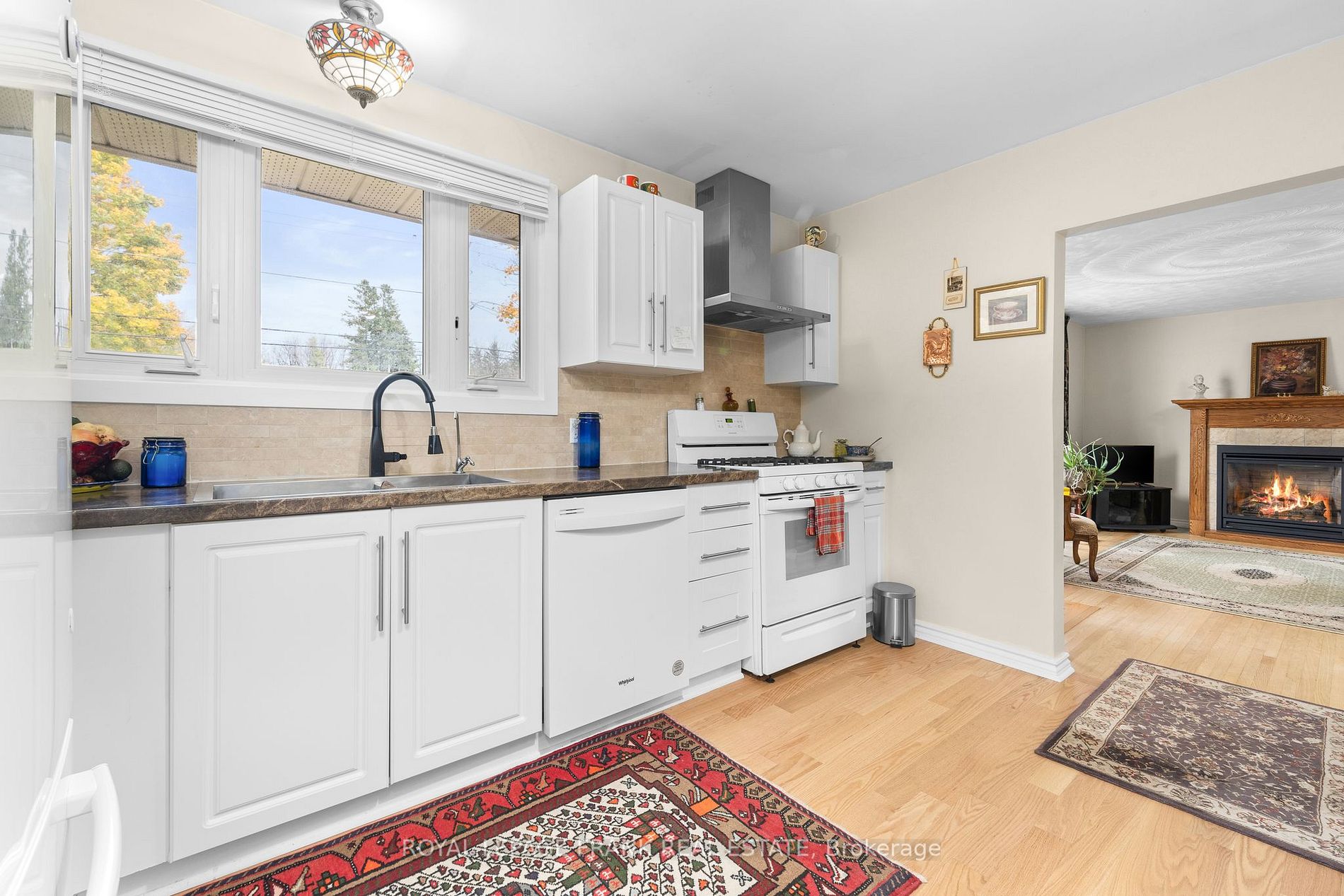 100 Colborne St W