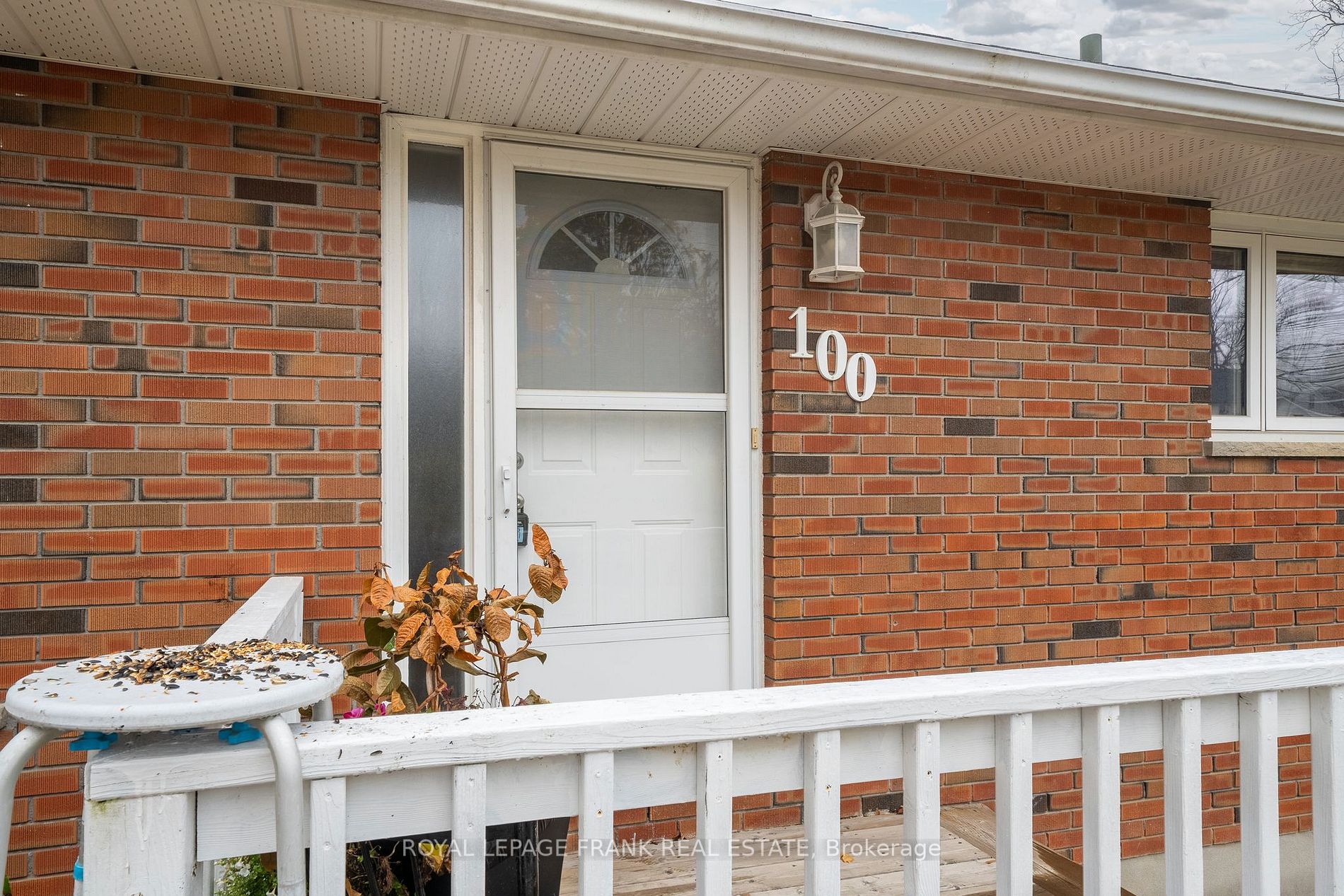 100 Colborne St W