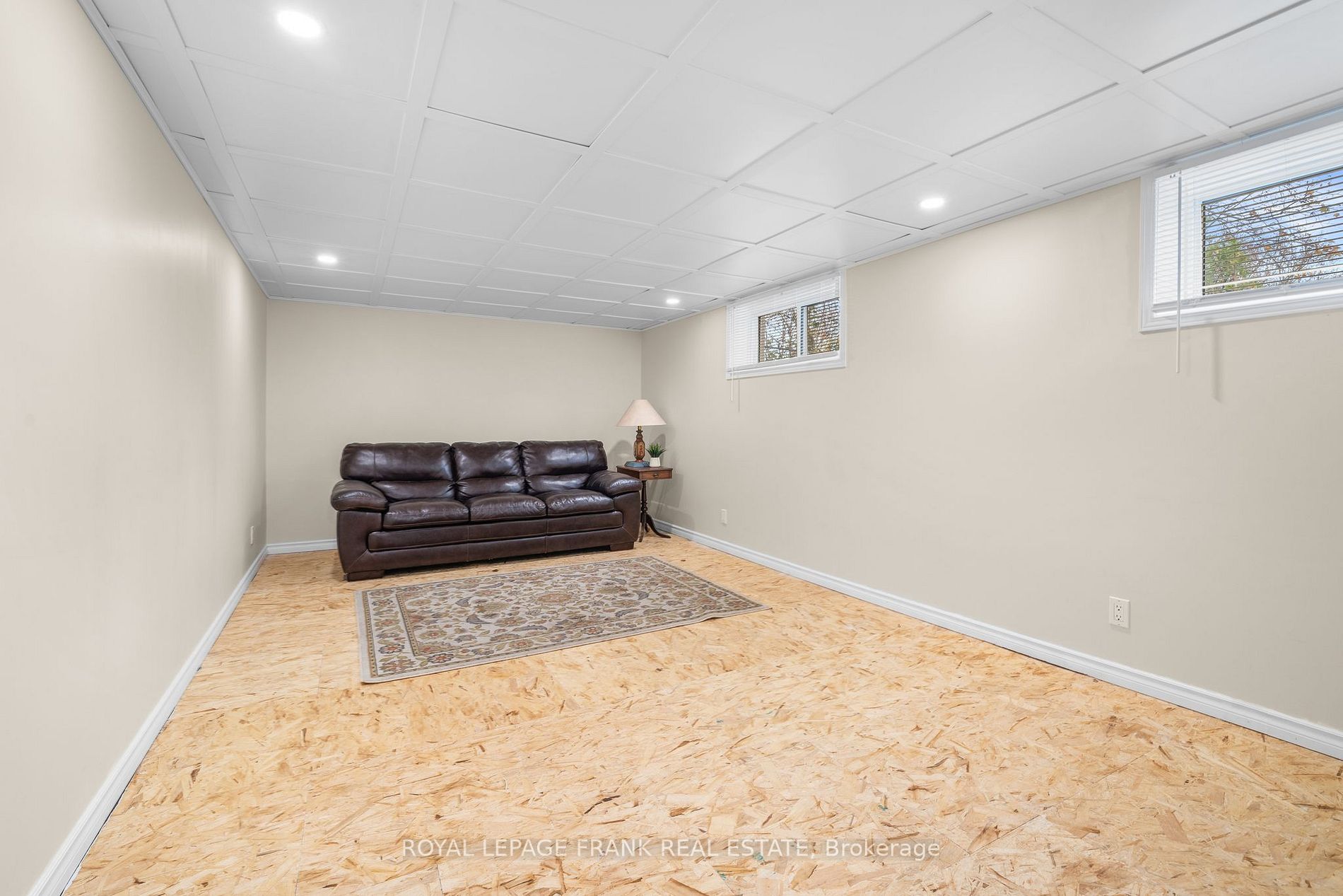 100 Colborne St W