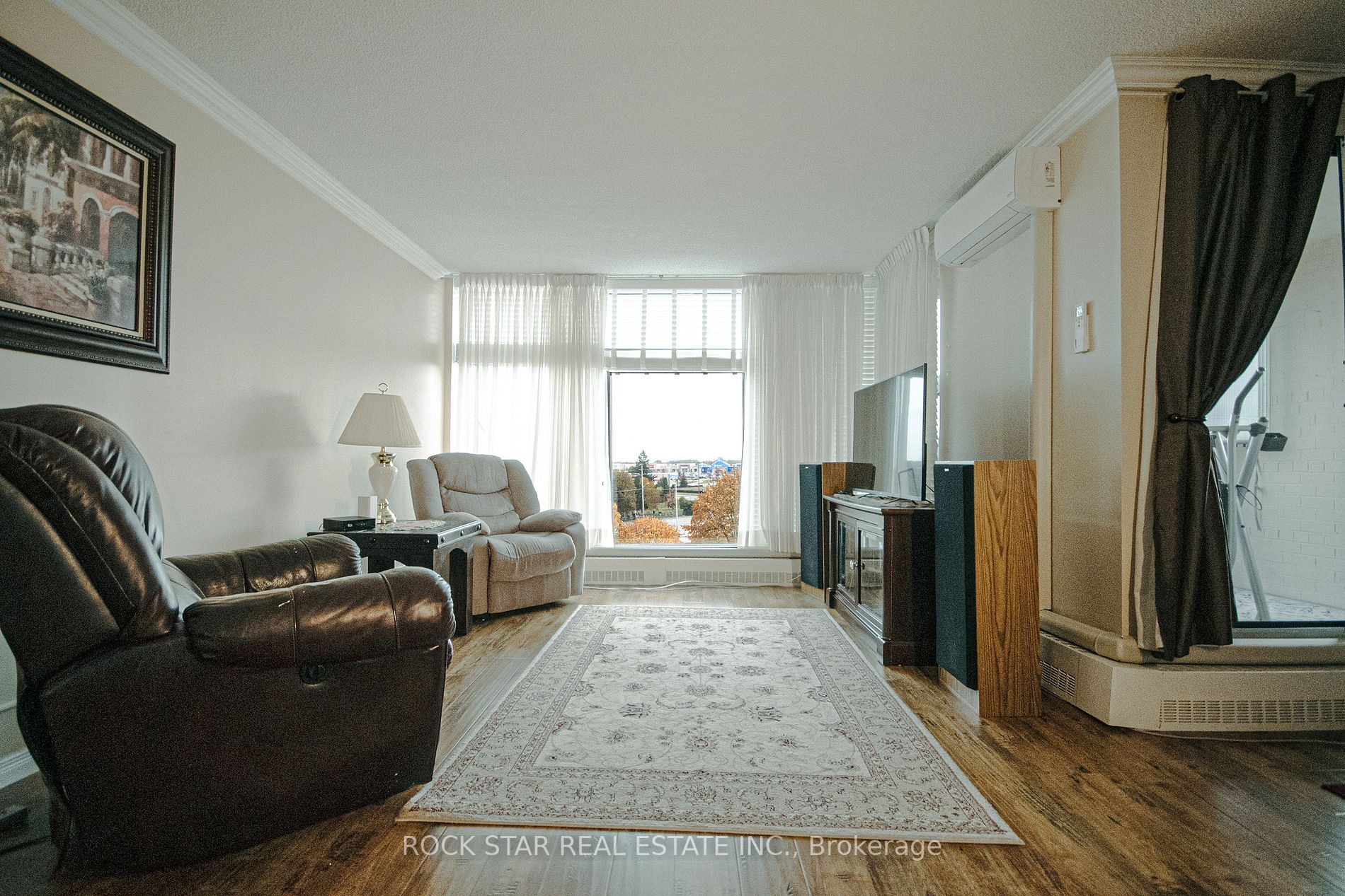 19 Woodlawn Rd E, #606