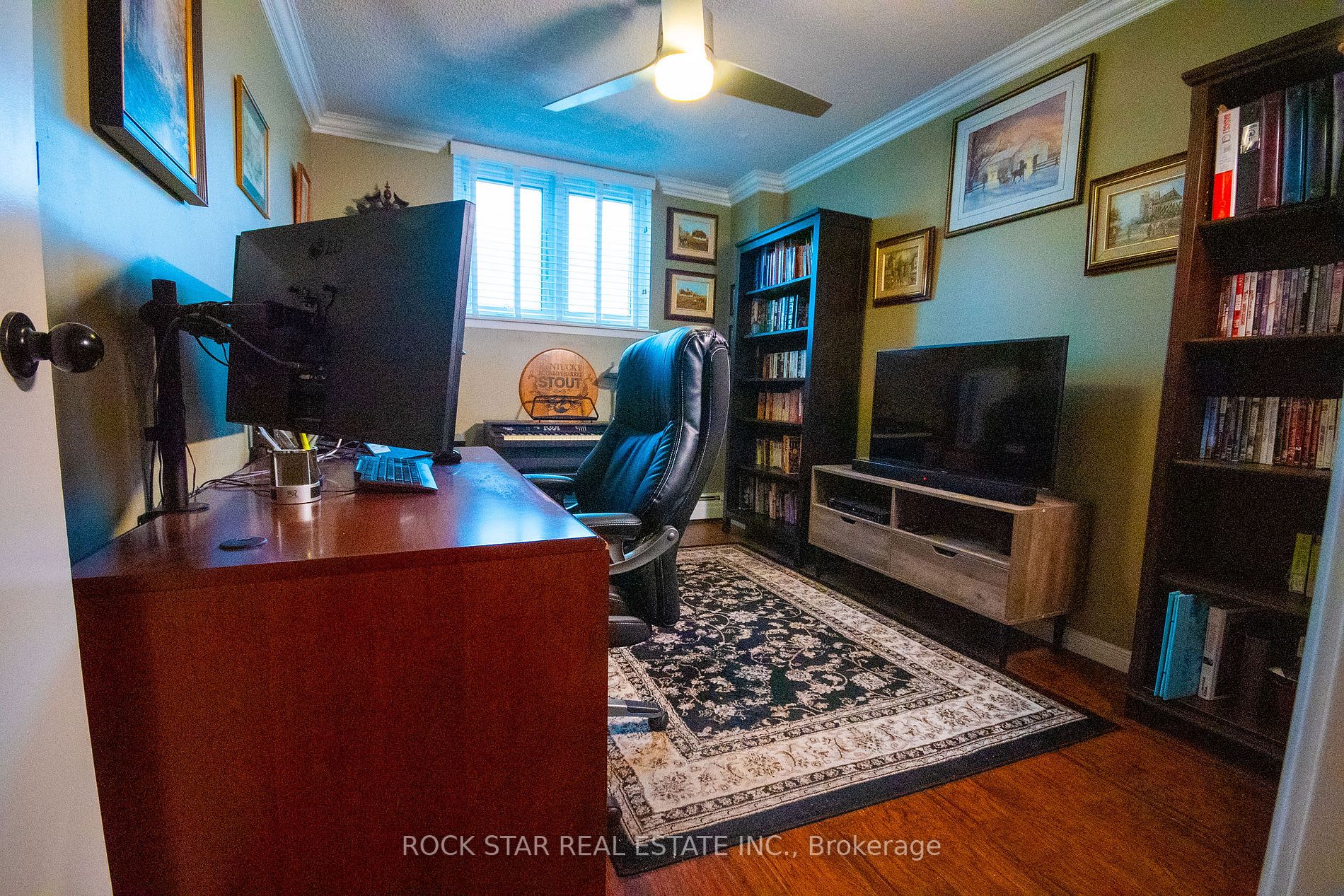 19 Woodlawn Rd E, #606
