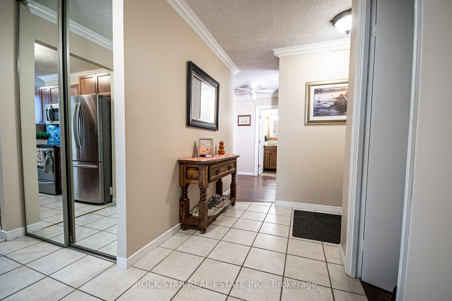 19 Woodlawn Rd E, #606
