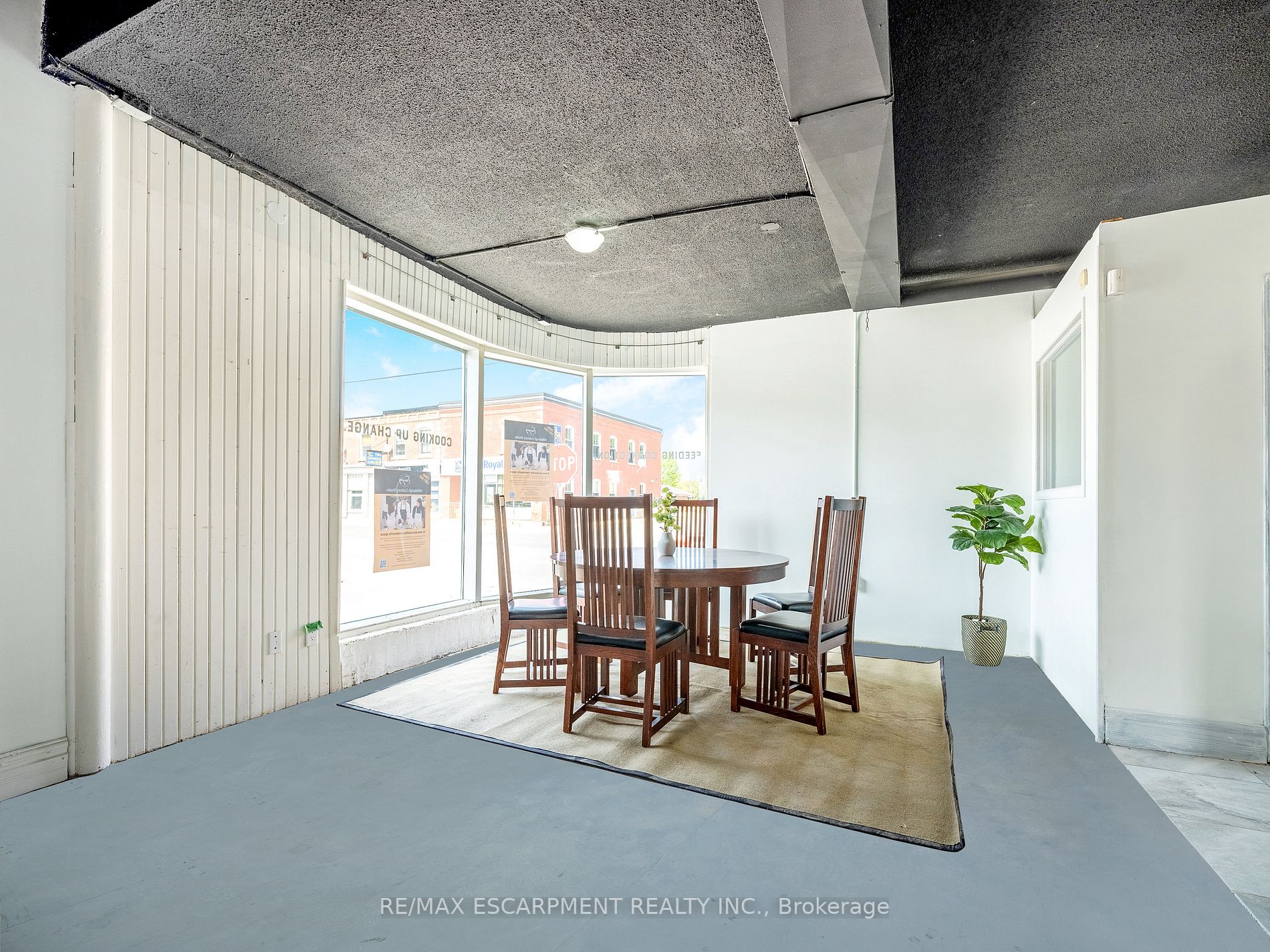 100 Trafalgar Rd