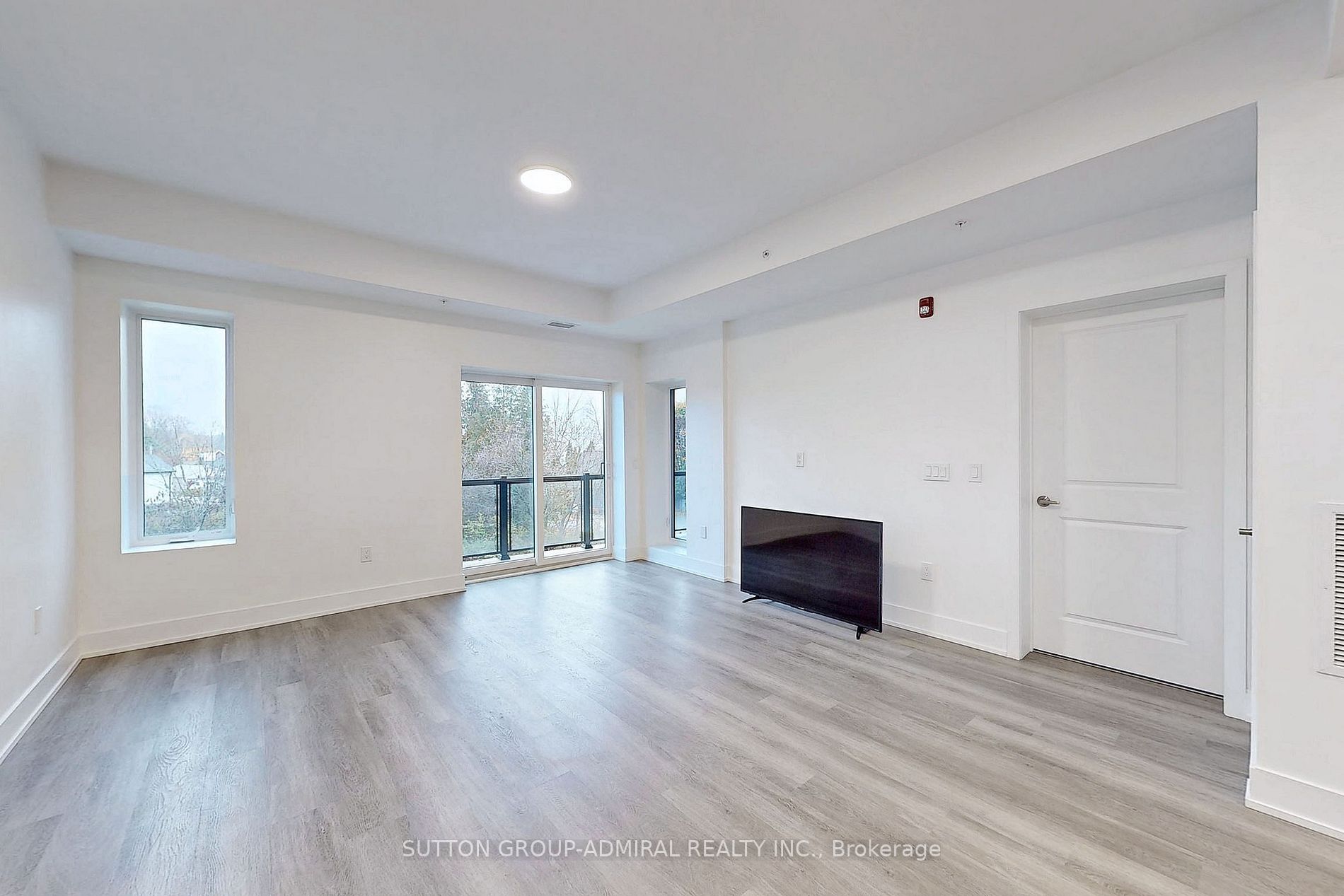 19 West St S, #206