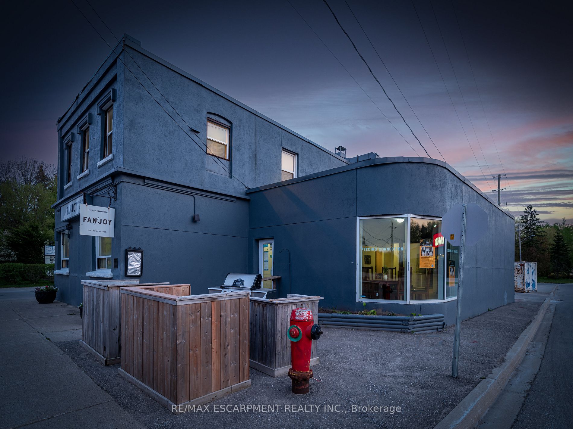 100 Trafalgar Rd