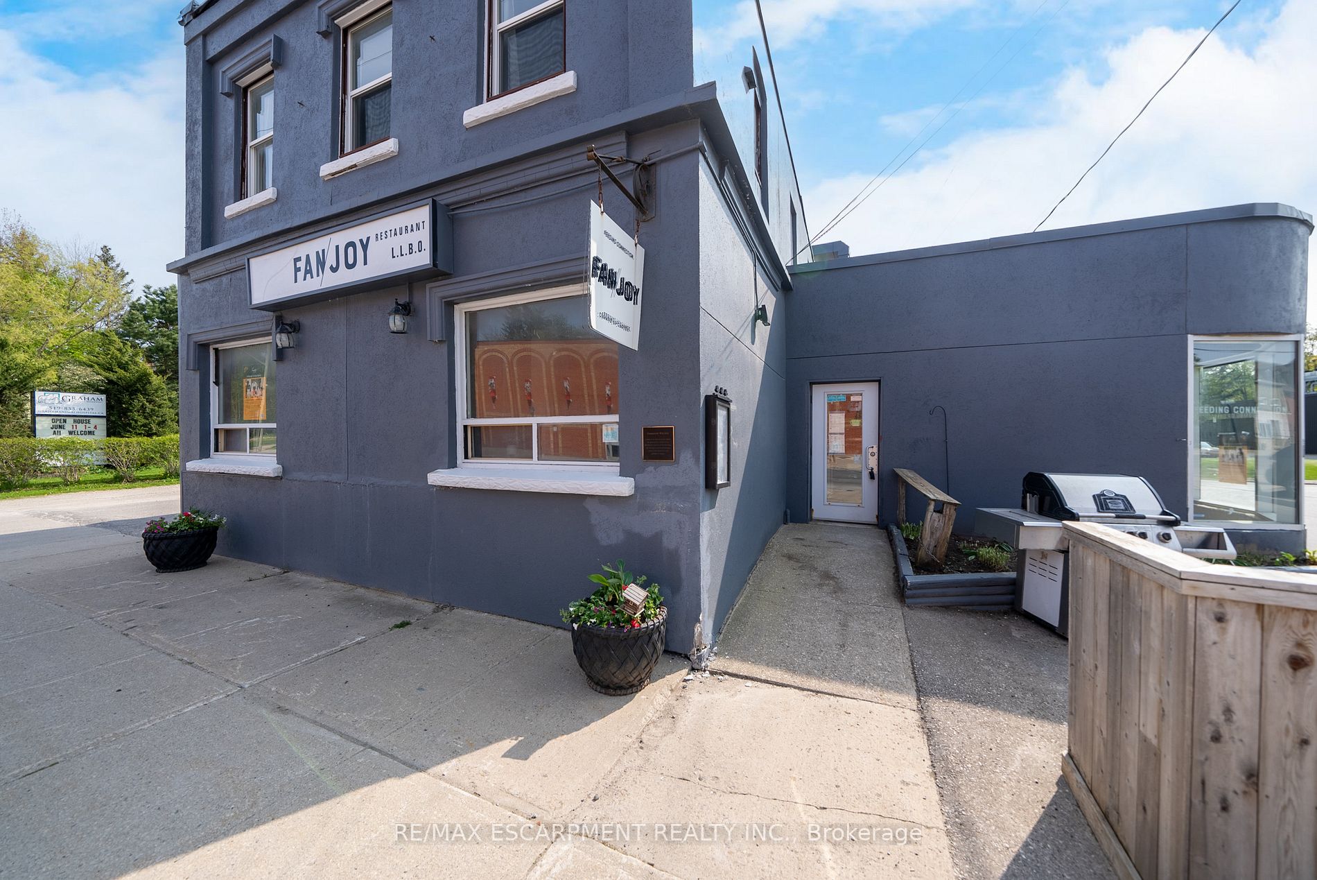 100 Trafalgar Rd