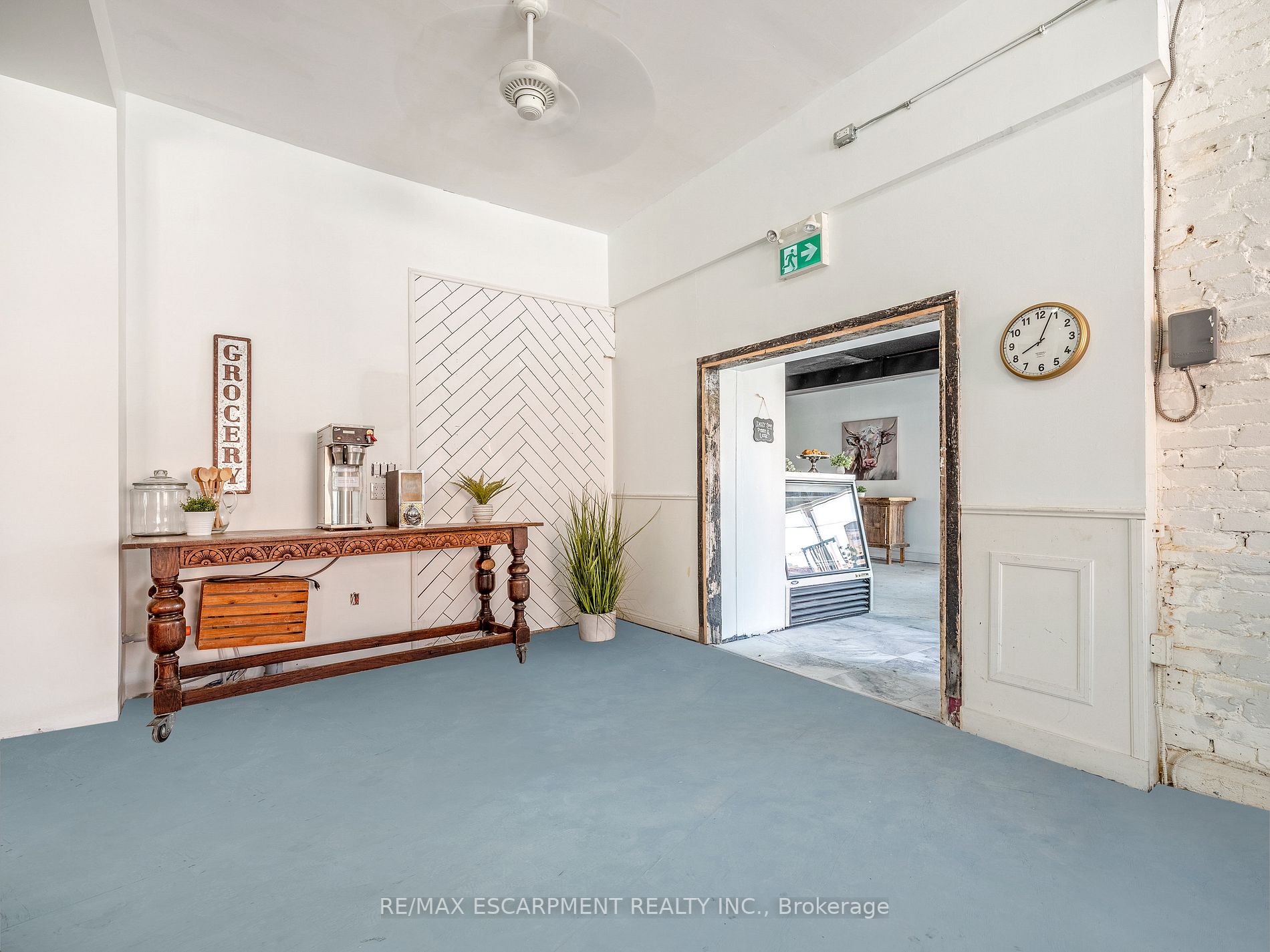 100 Trafalgar Rd