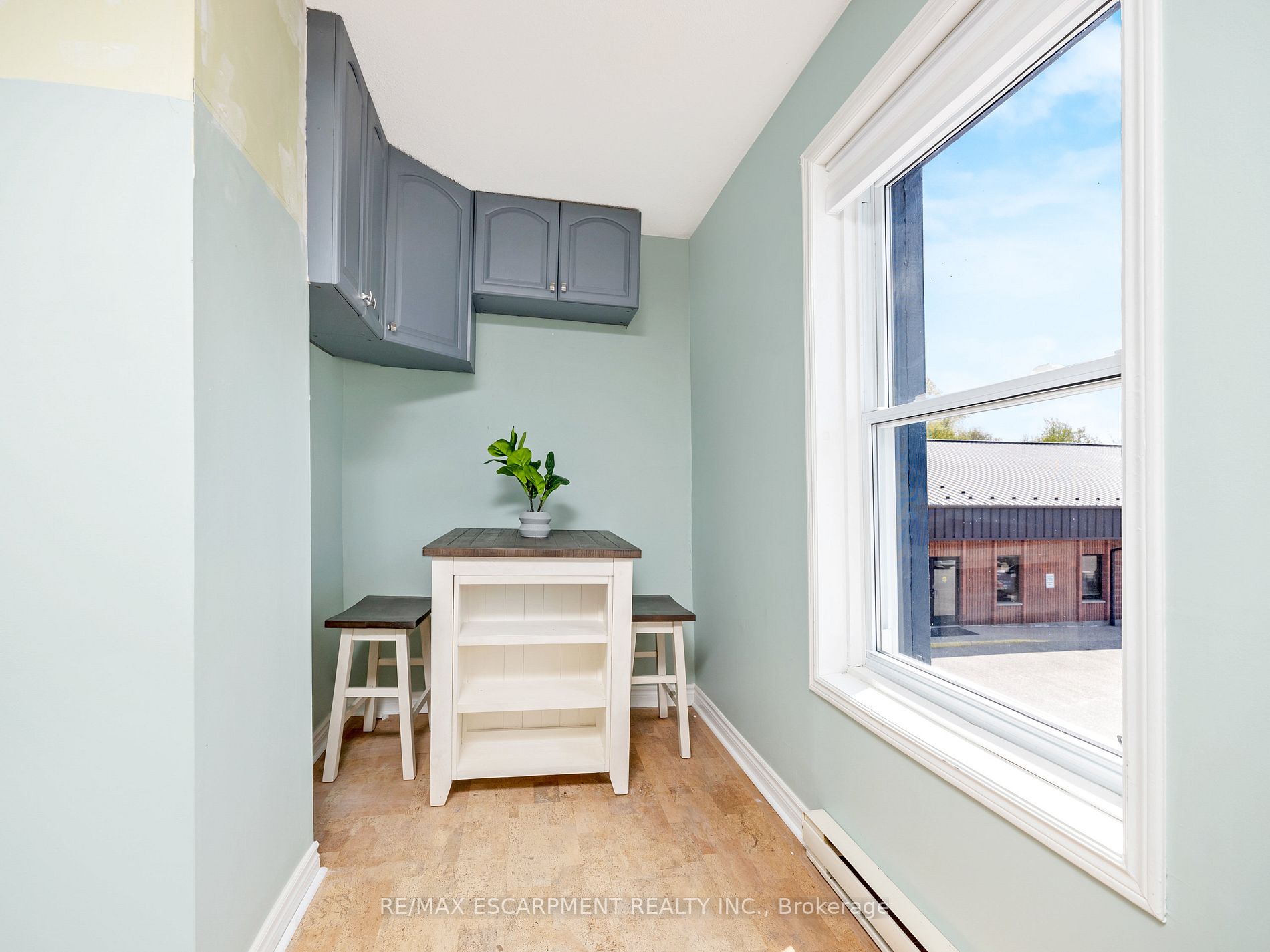 100 Trafalgar Rd