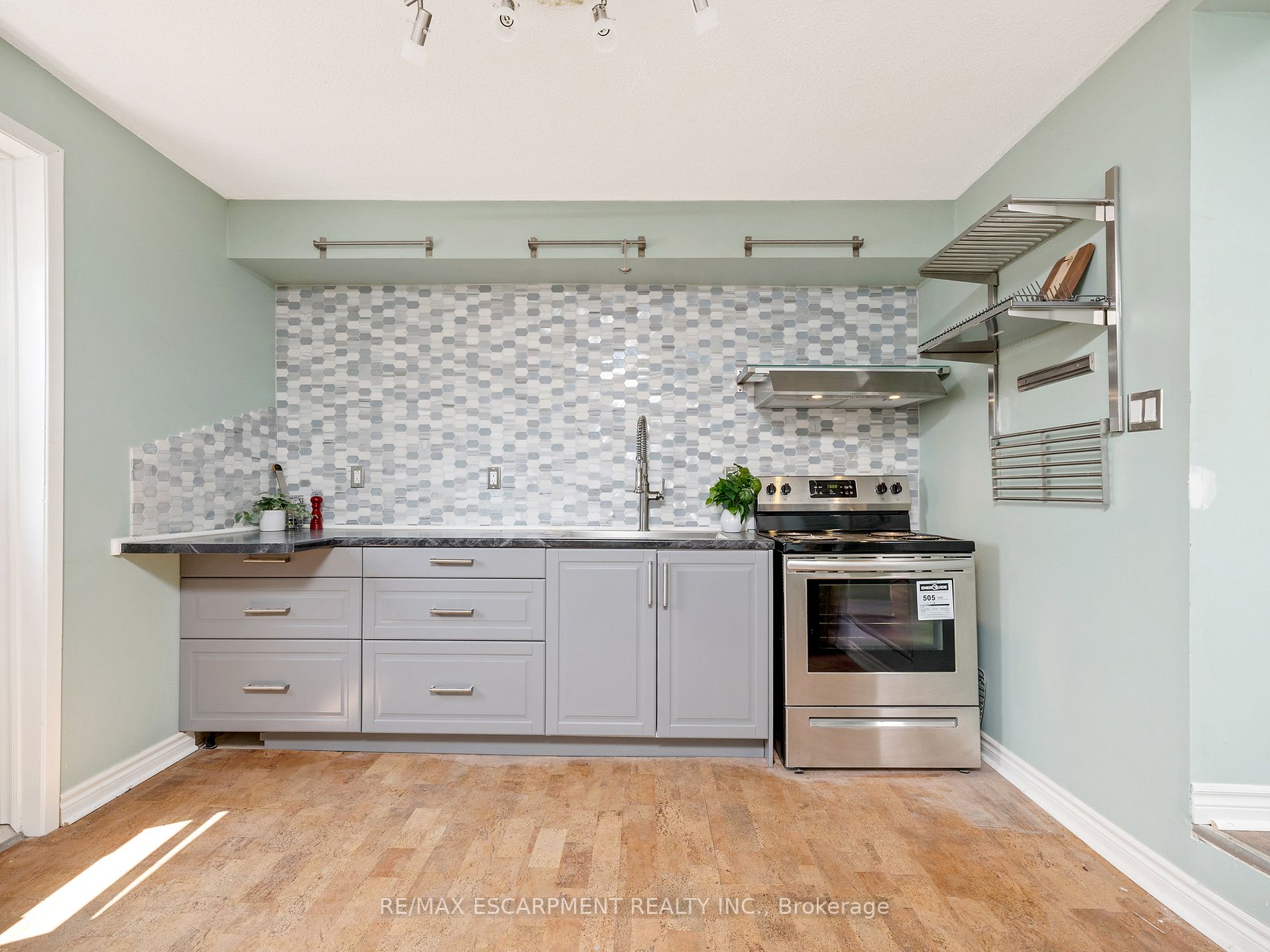 100 Trafalgar Rd