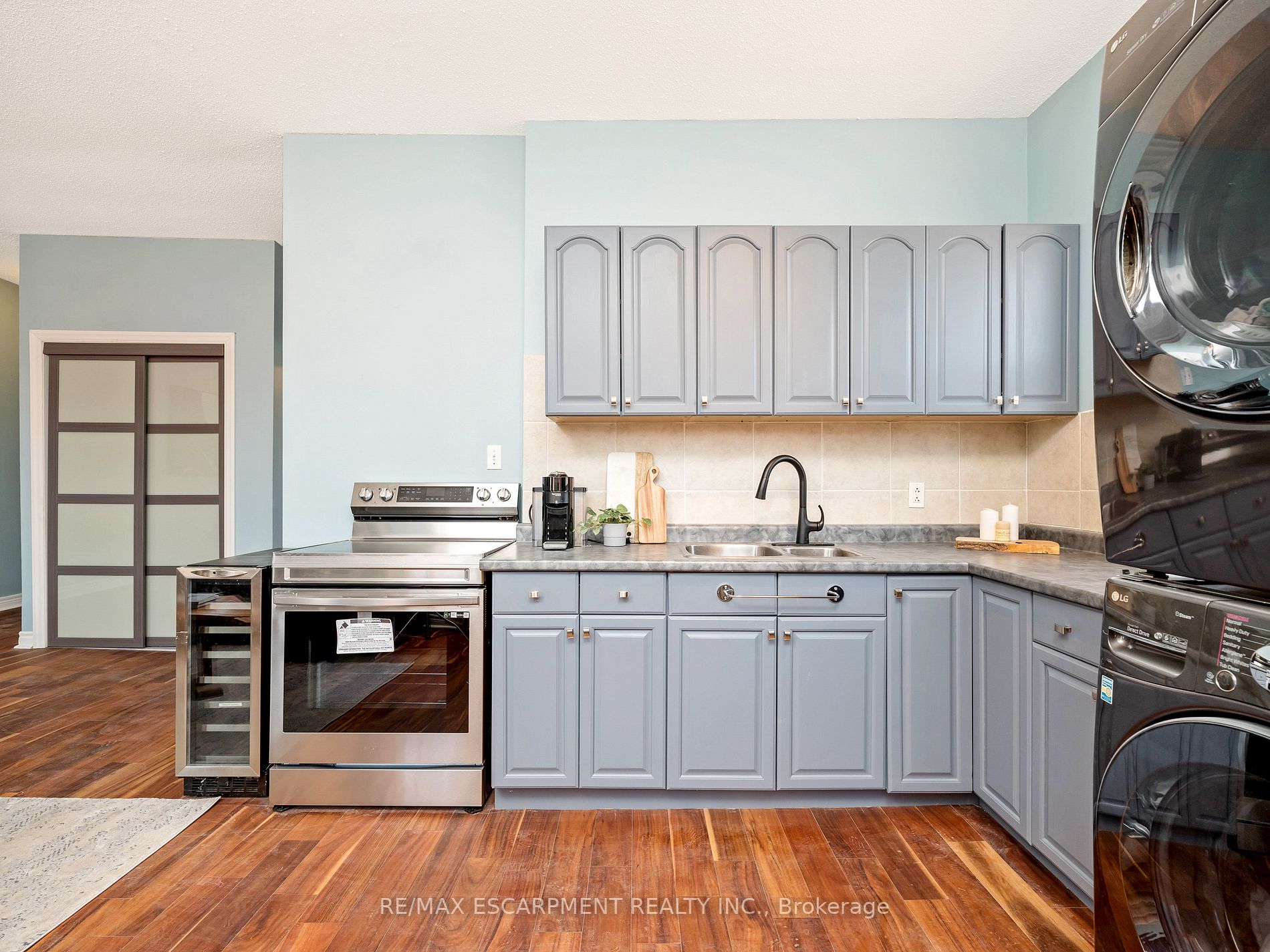 100 Trafalgar Rd