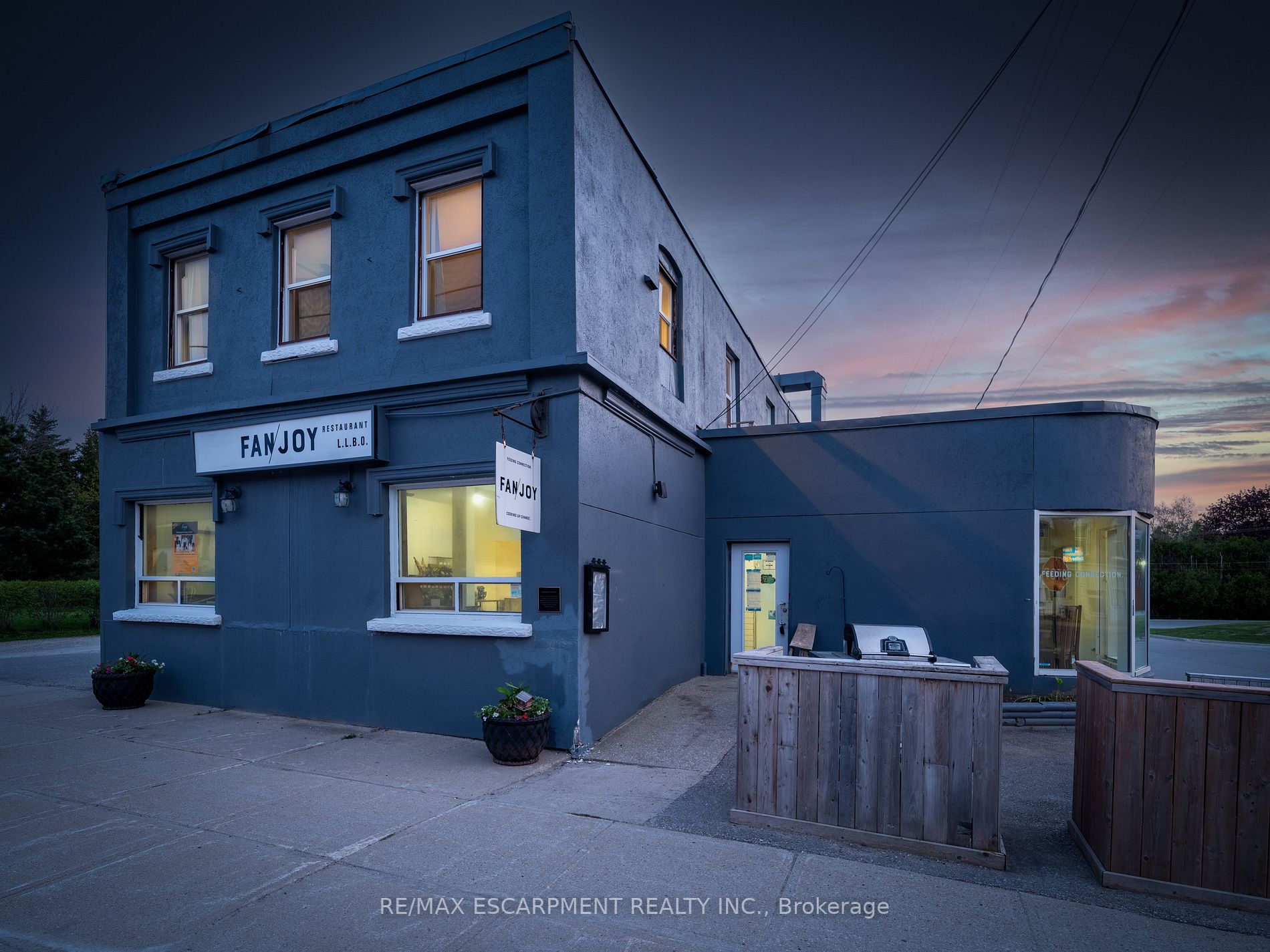 100 Trafalgar Rd