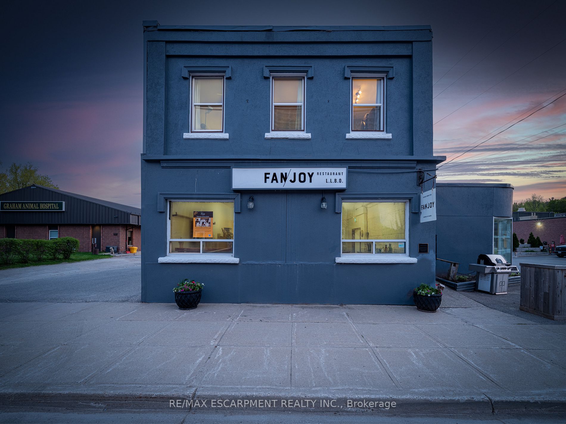 100 Trafalgar Rd
