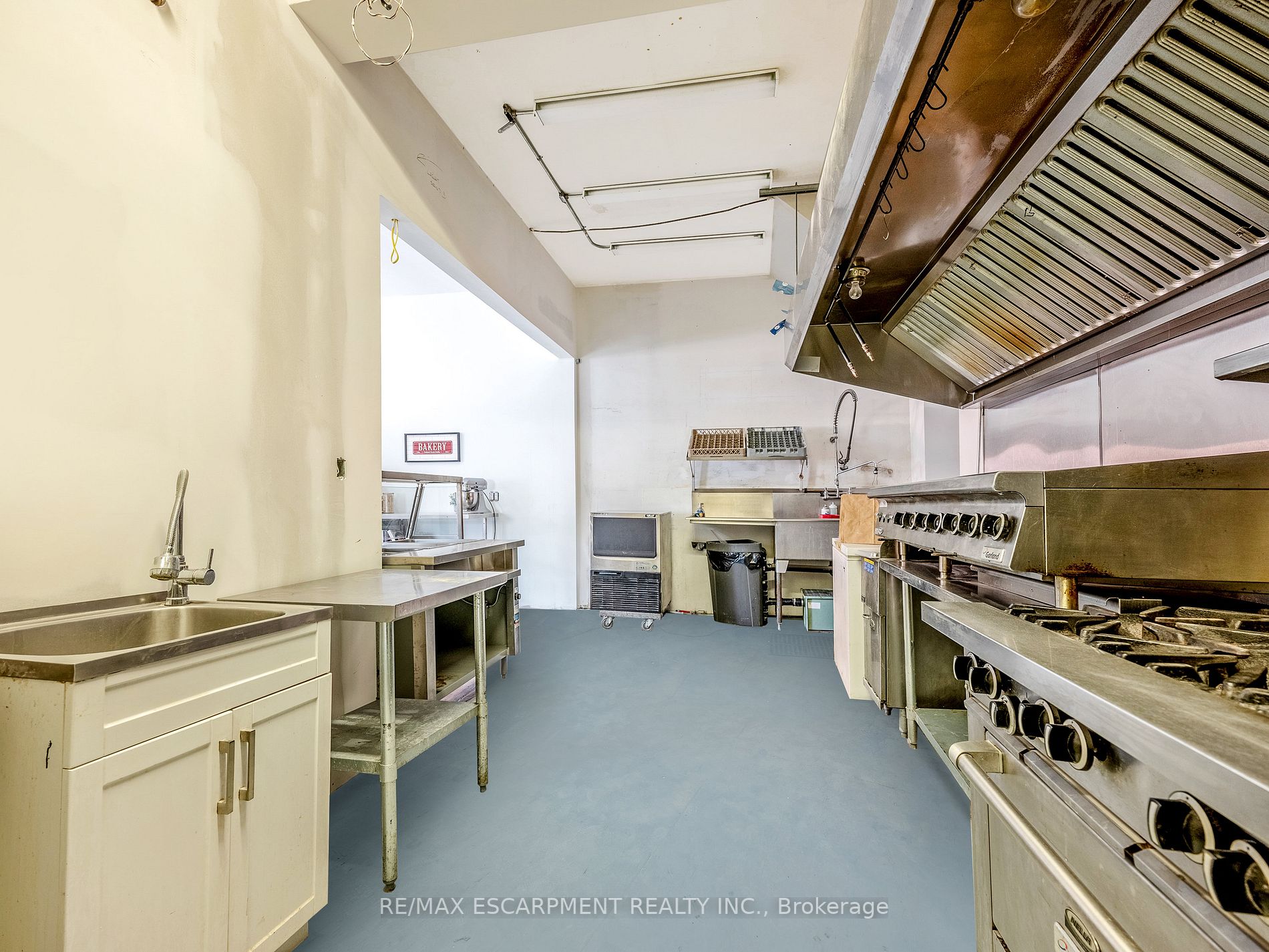 100 Trafalgar Rd