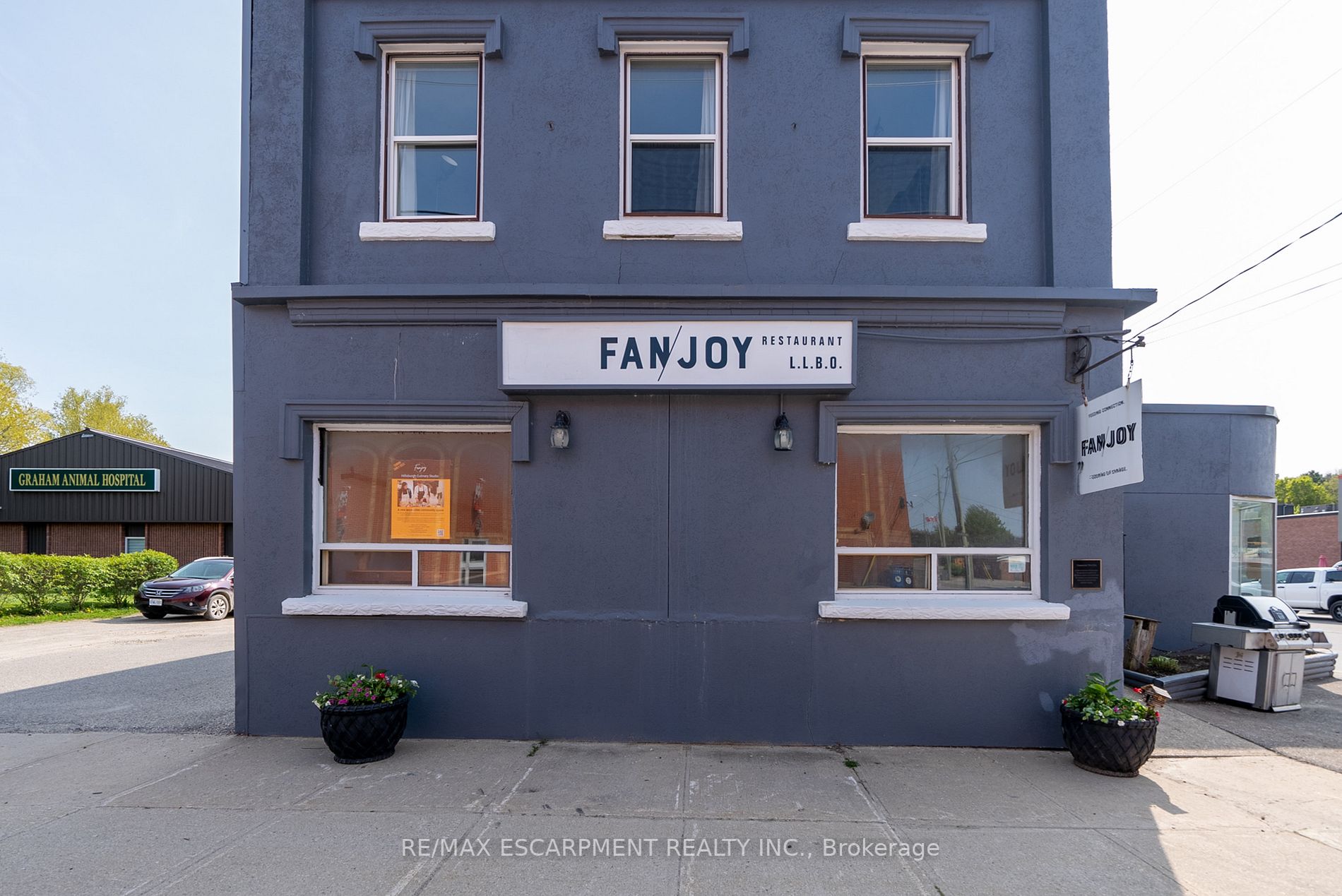 100 Trafalgar Rd