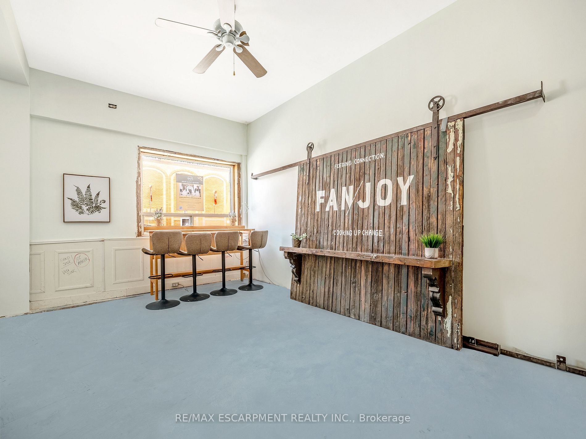 100 Trafalgar Rd