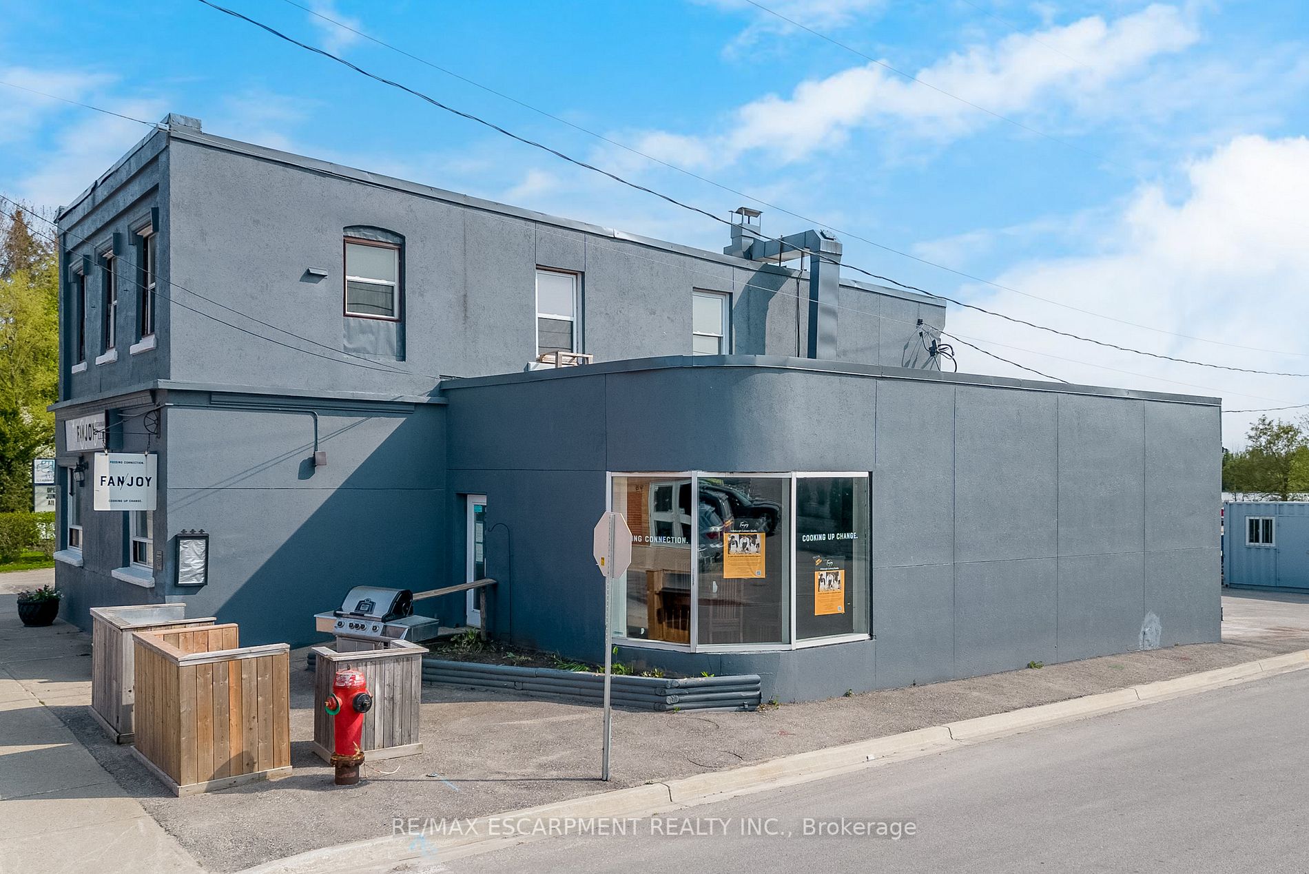 100 Trafalgar Rd