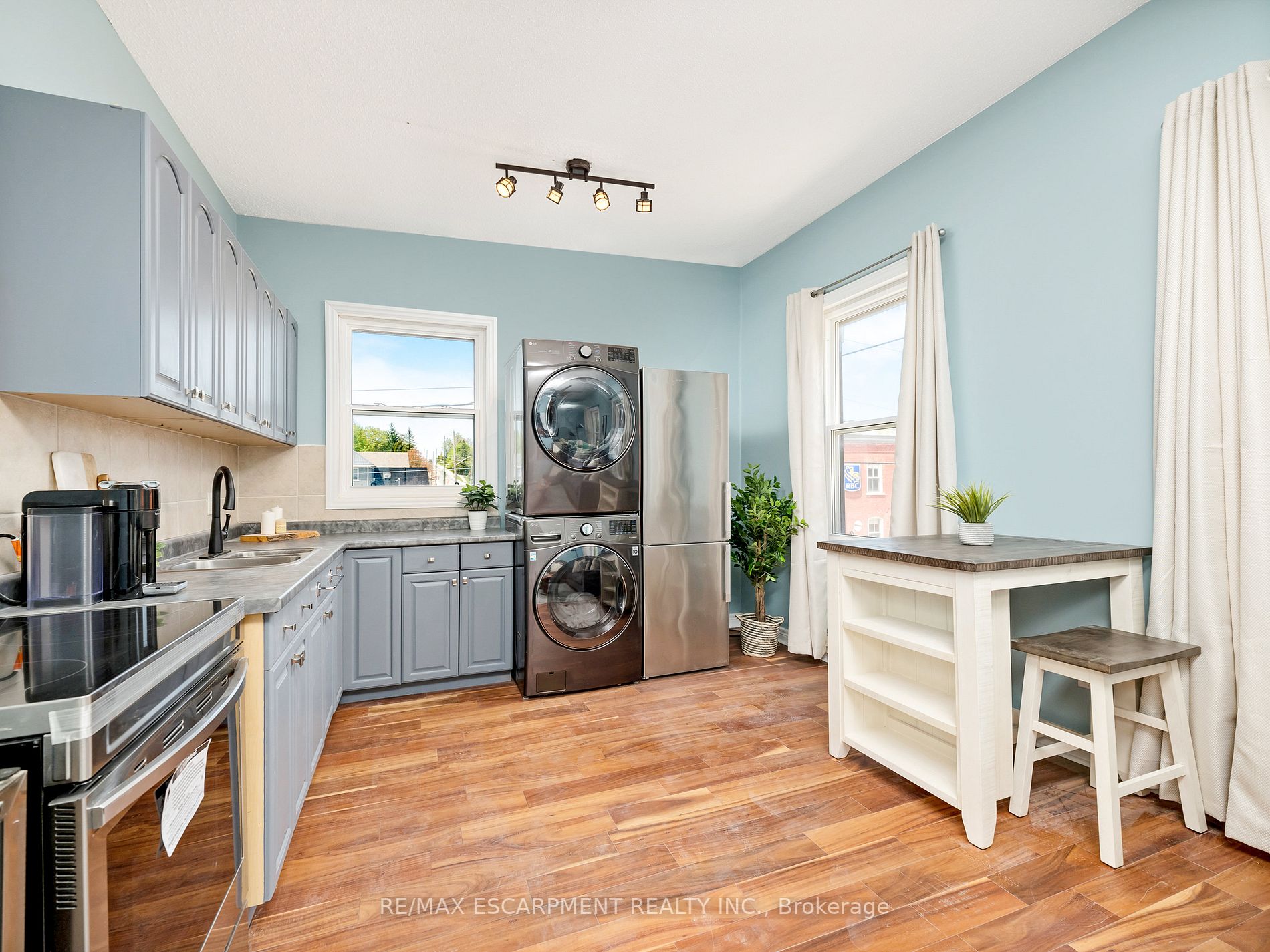 100 Trafalgar Rd