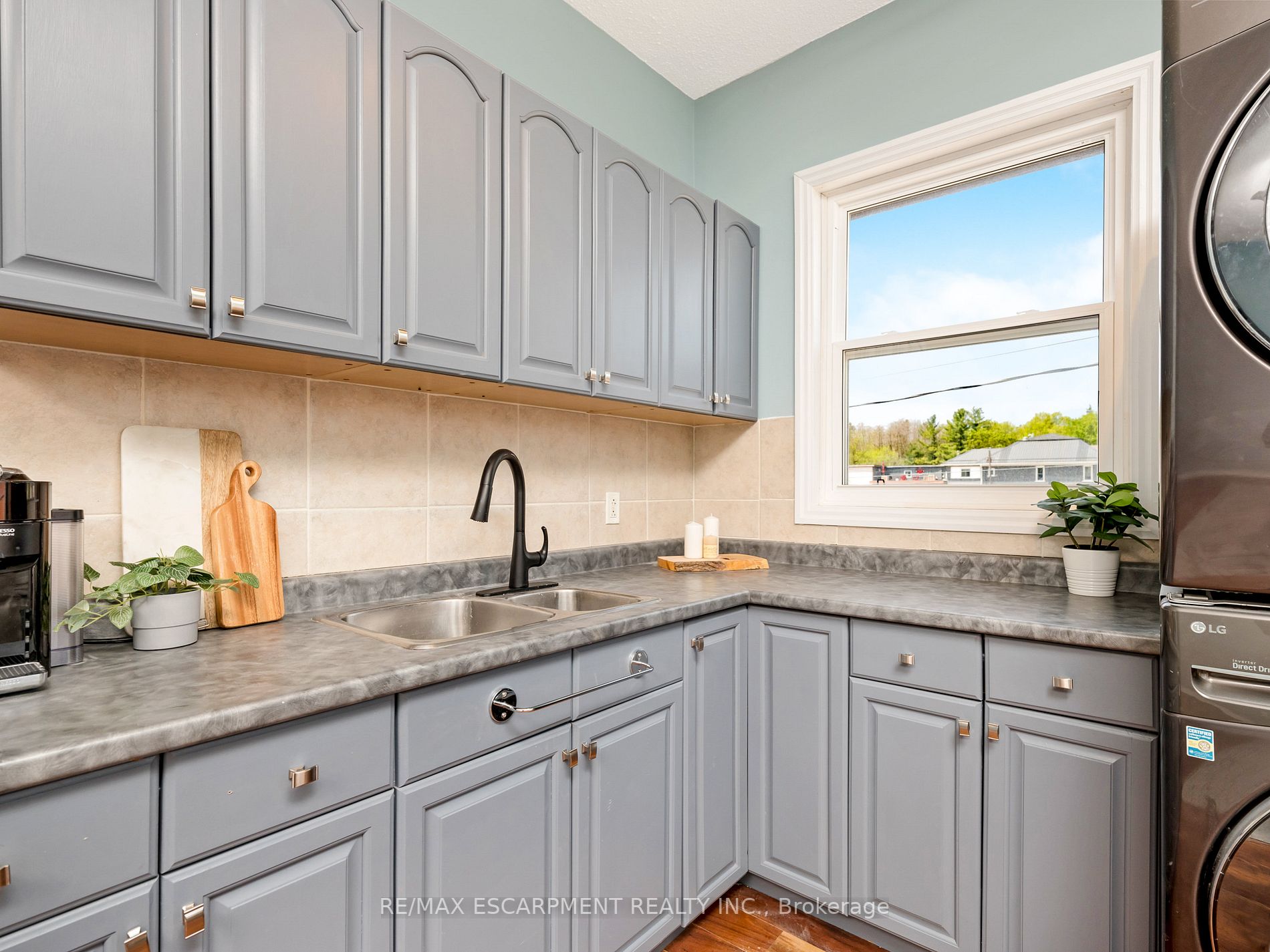 100 Trafalgar Rd