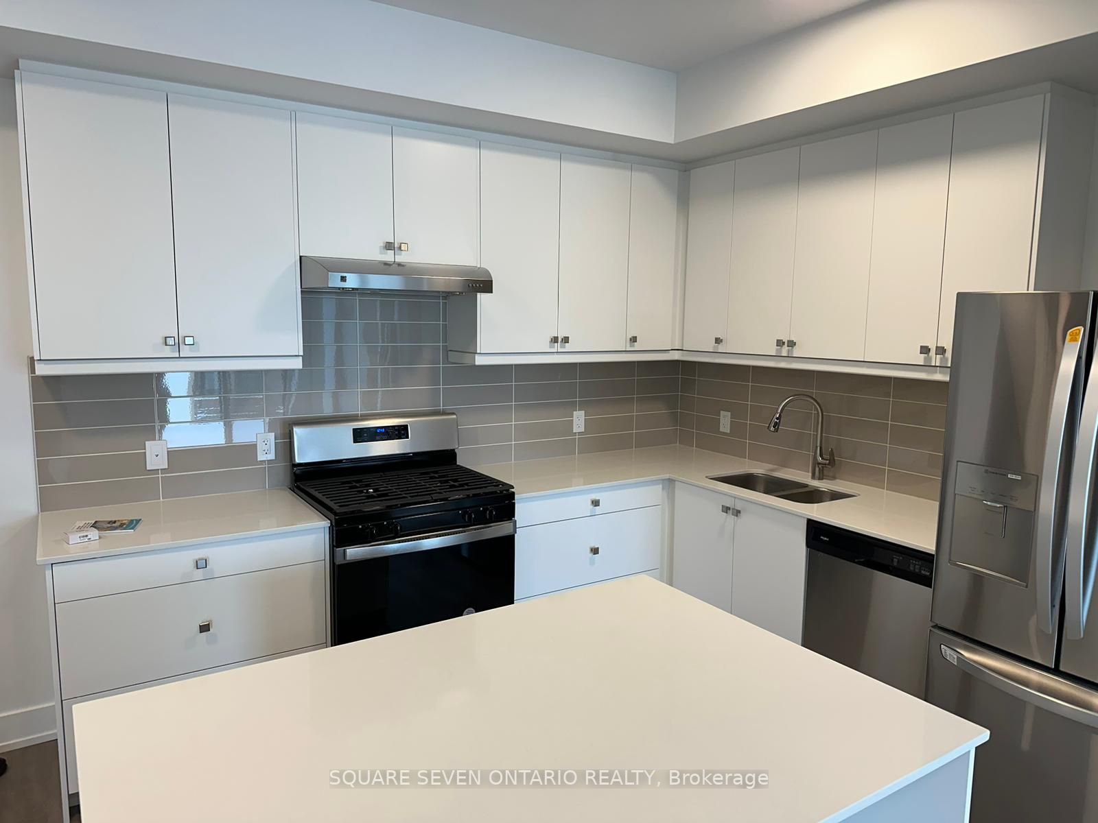 19A West St N, #405