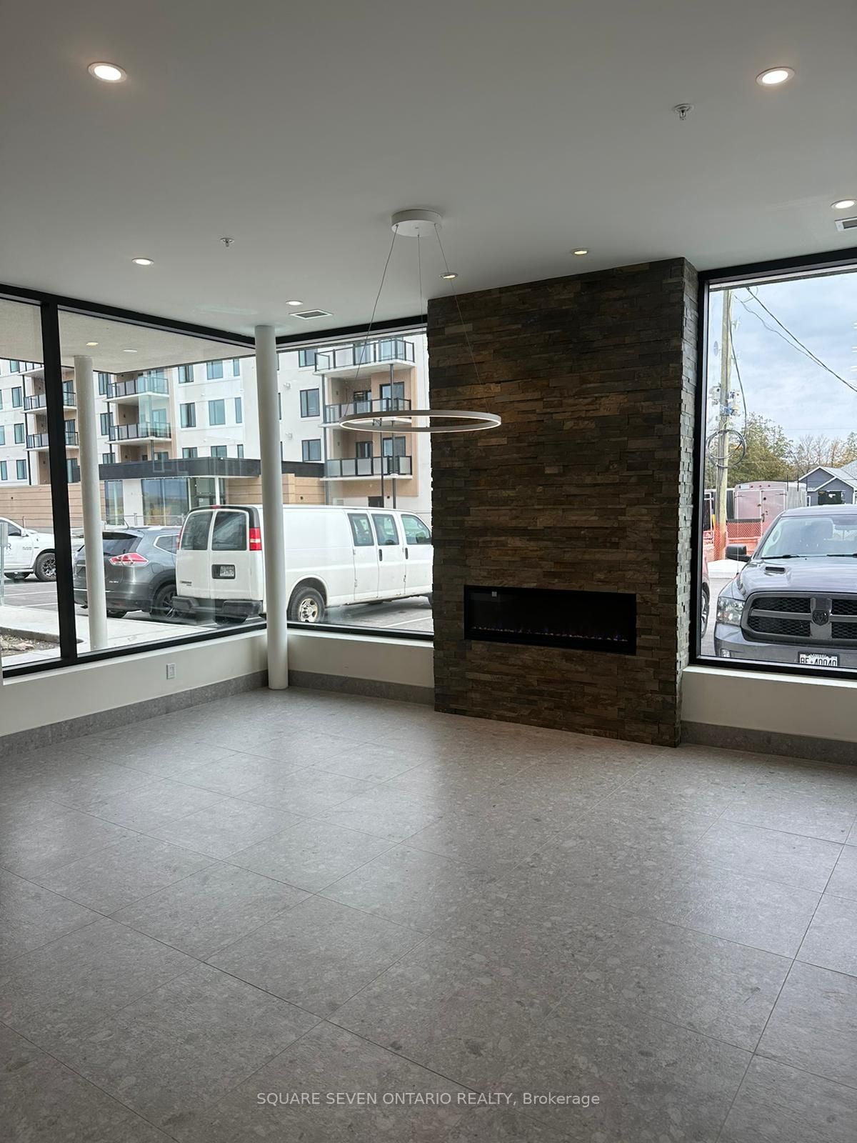 19A West St N, #405