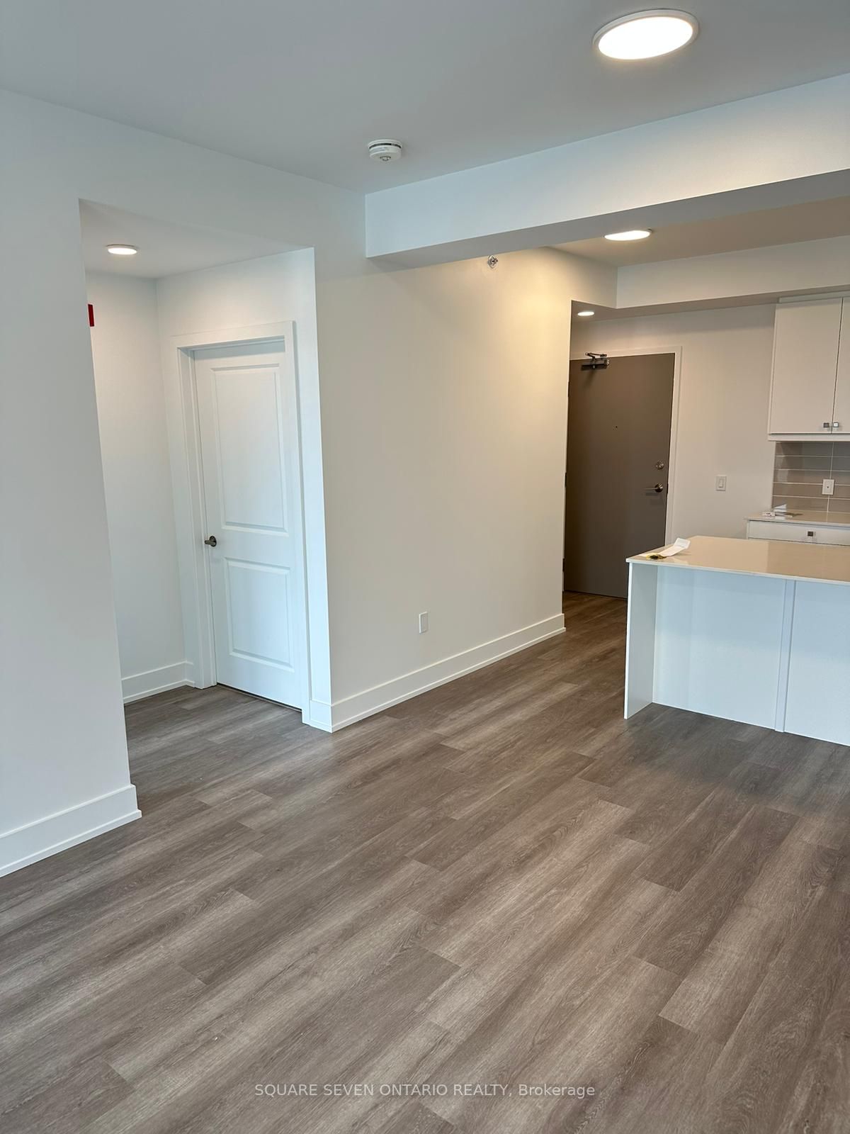 19A West St N, #405