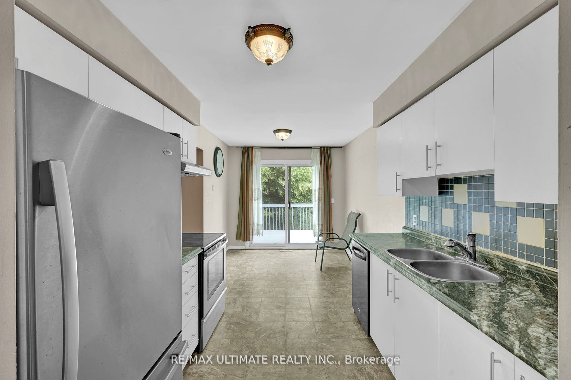 17 Evergreen Crt