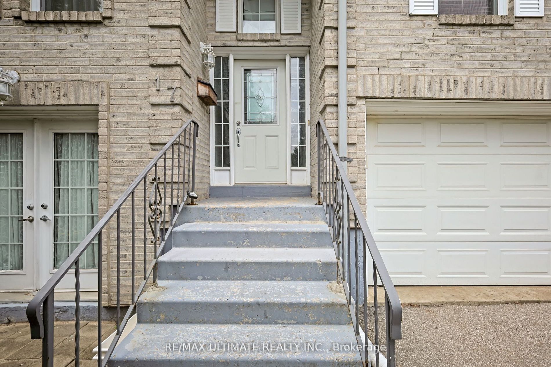 17 Evergreen Crt