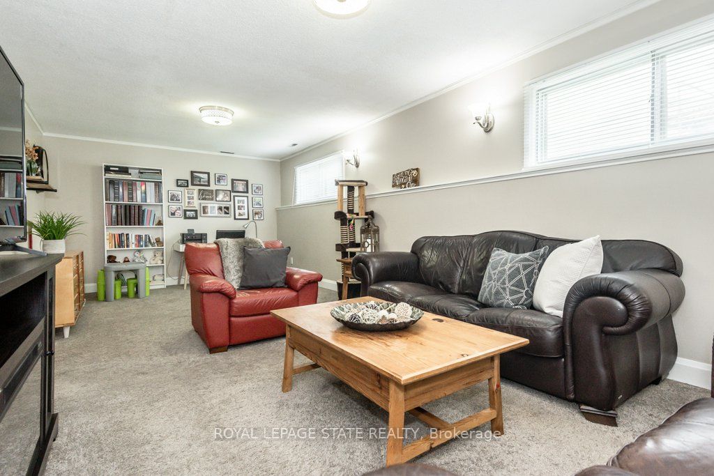 64 Farringford Dr