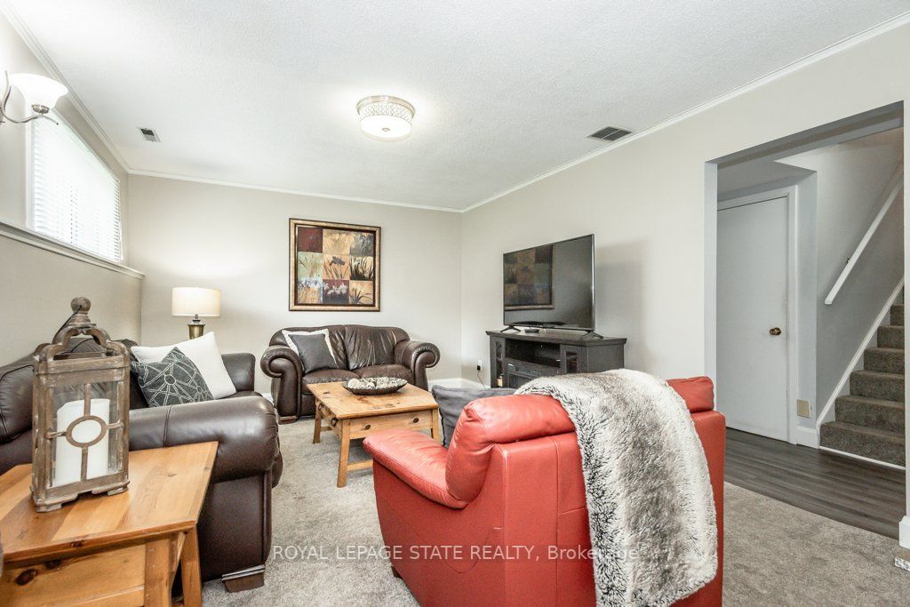64 Farringford Dr