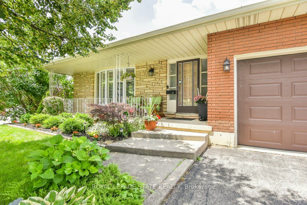 64 Farringford Dr