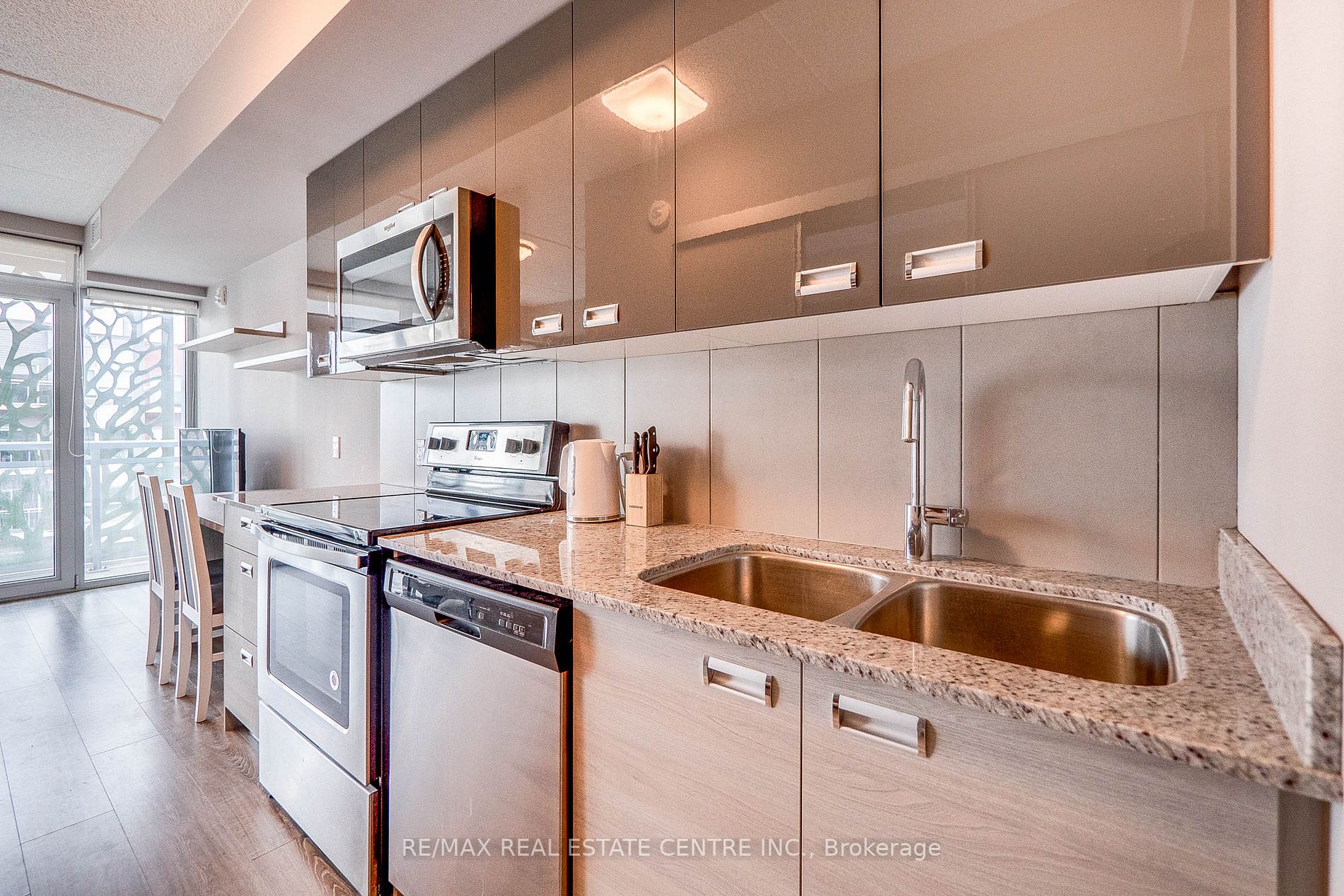250 Albert St, #504